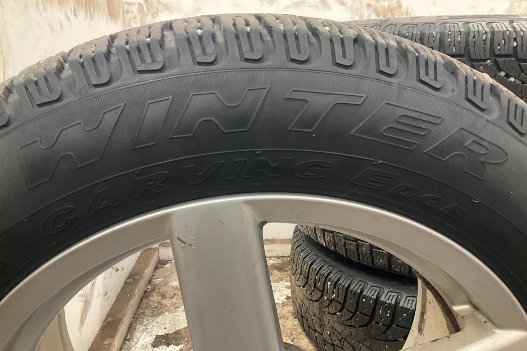 Vinterhjul (nr 118) PIRELLI WINTER CARVING EDGE 215/60R17 - 0 km