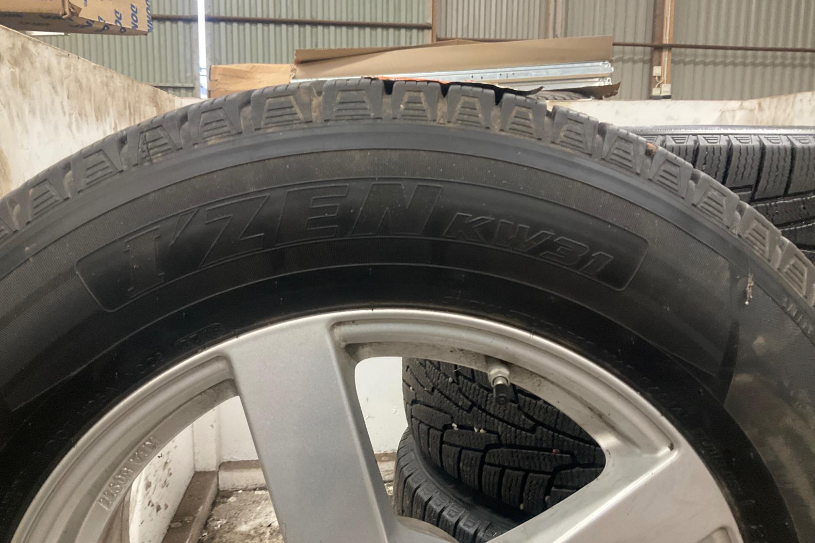 Vinterhjul (nr 121) KUMHO IZEN KW31 235/65R17 - 0 km