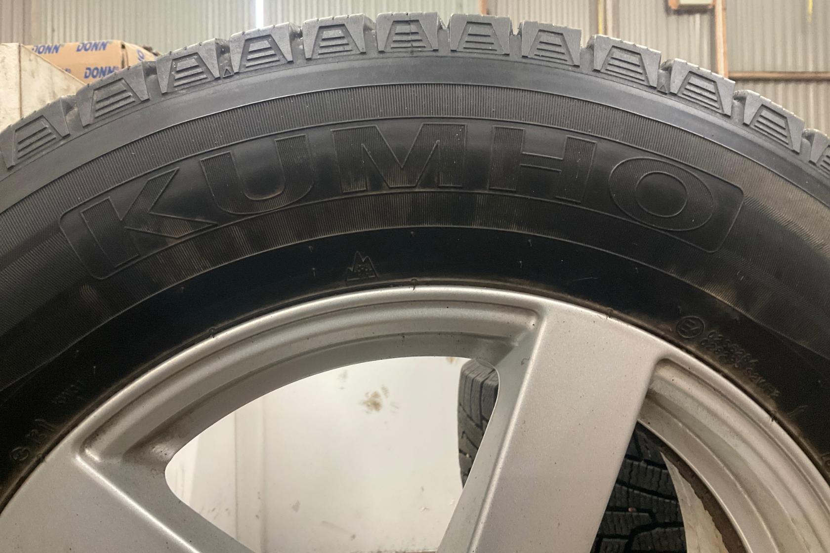 Vinterhjul (nr 121) KUMHO IZEN KW31 235/65R17 - 0 km