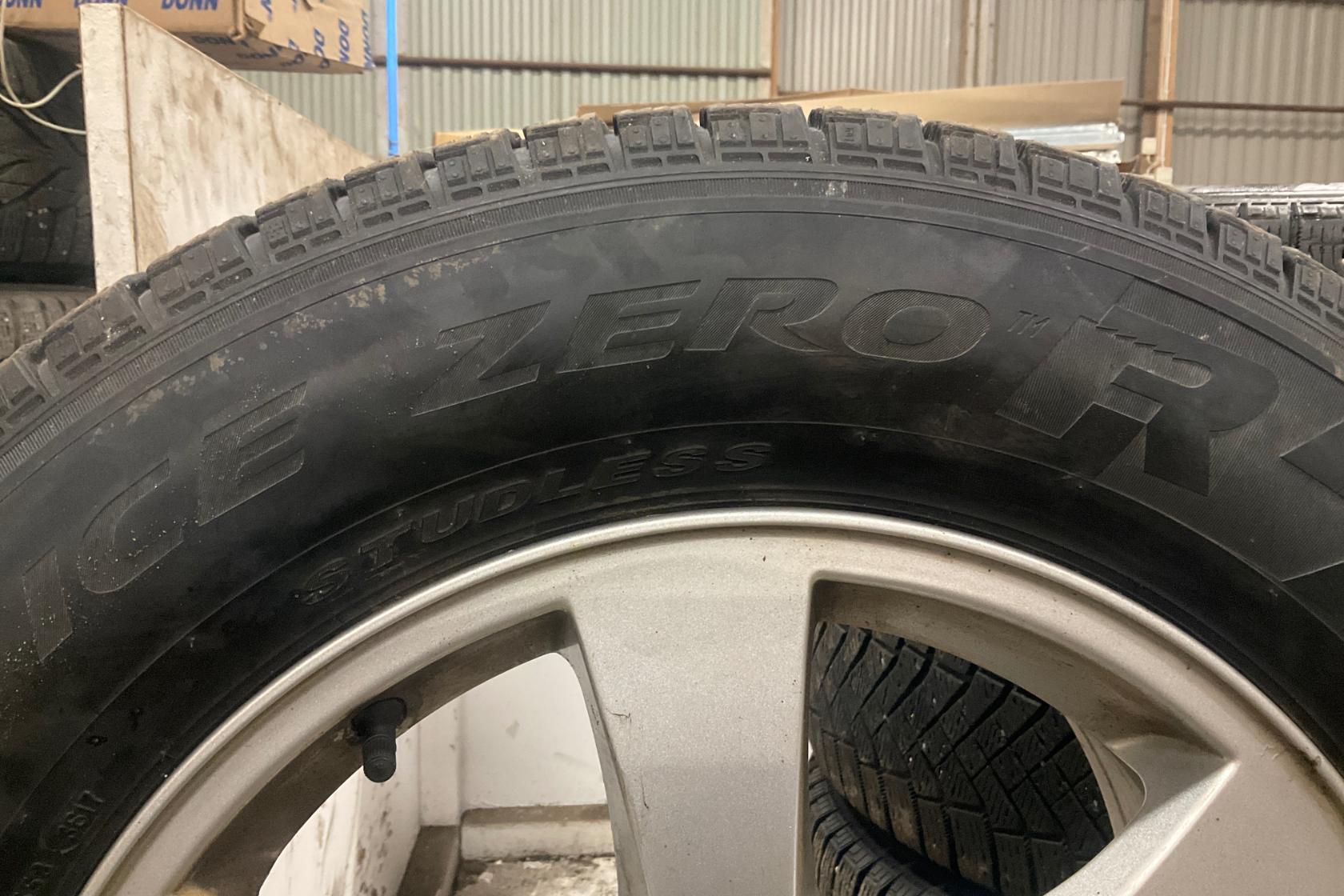 Vinterhjul (nr 133) PIRELLI ICE ZERO 235/65R17 - 0 km