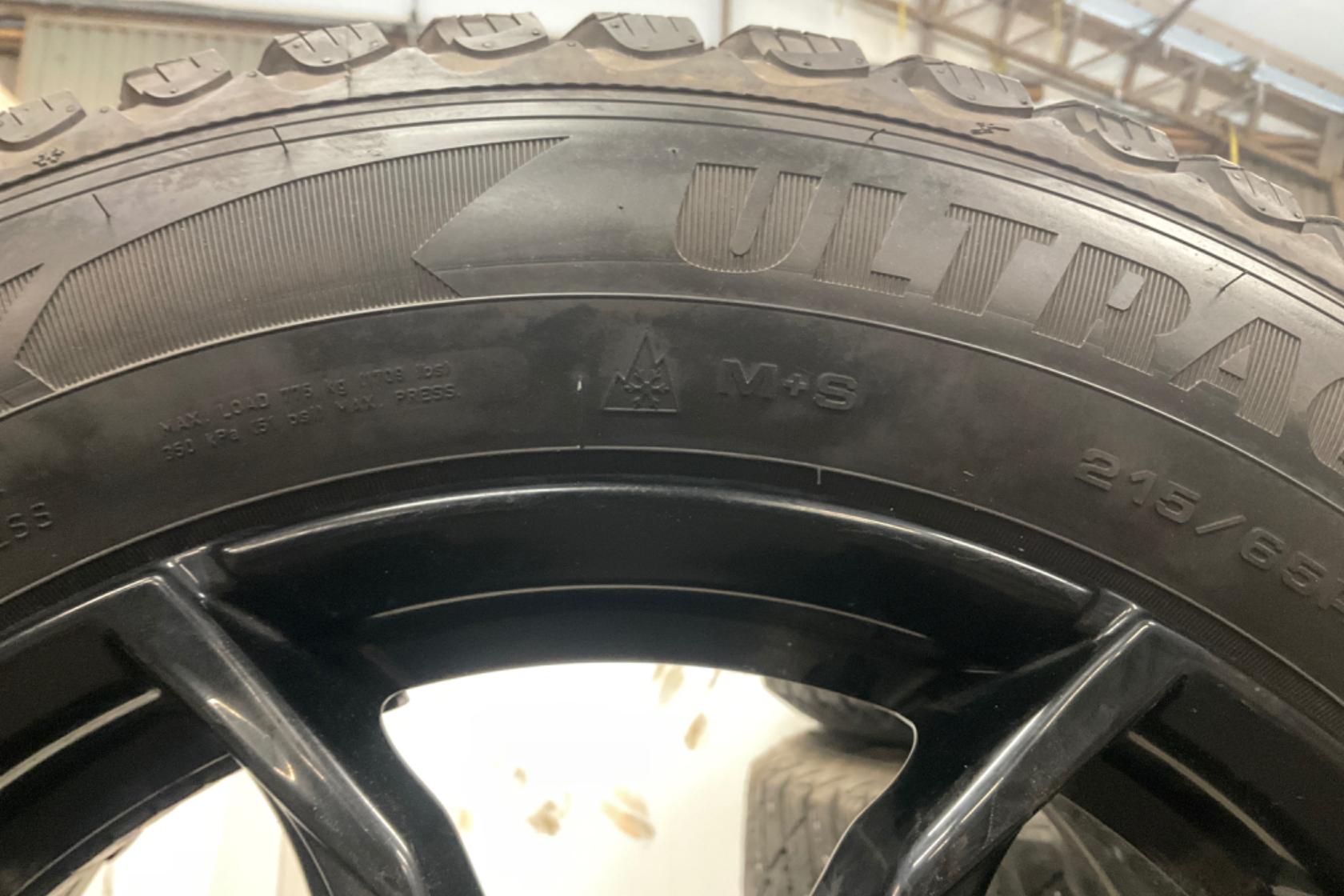 Vinterhjul (nr 142) GOODYEAR ULTRAGRIP ICE ARTIC 215/65R17 - 0 km