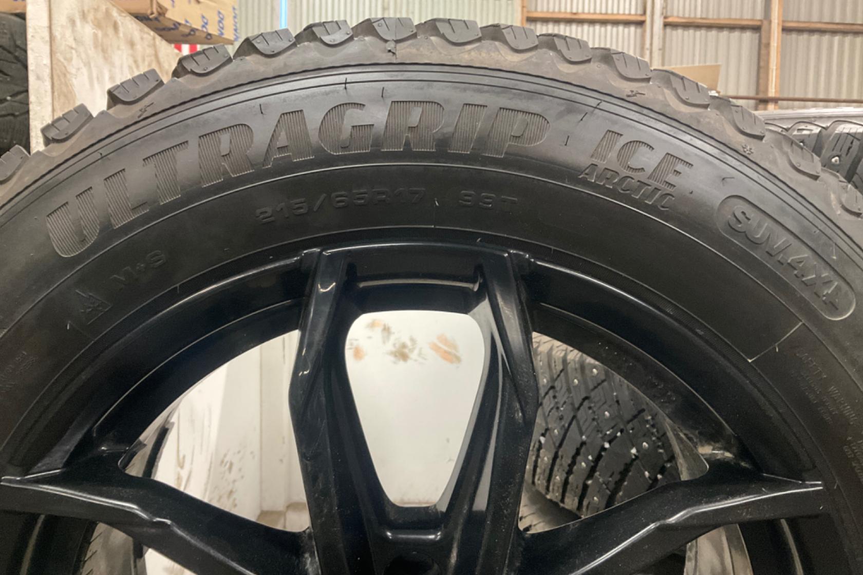 Vinterhjul (nr 142) GOODYEAR ULTRAGRIP ICE ARTIC 215/65R17 - 0 km