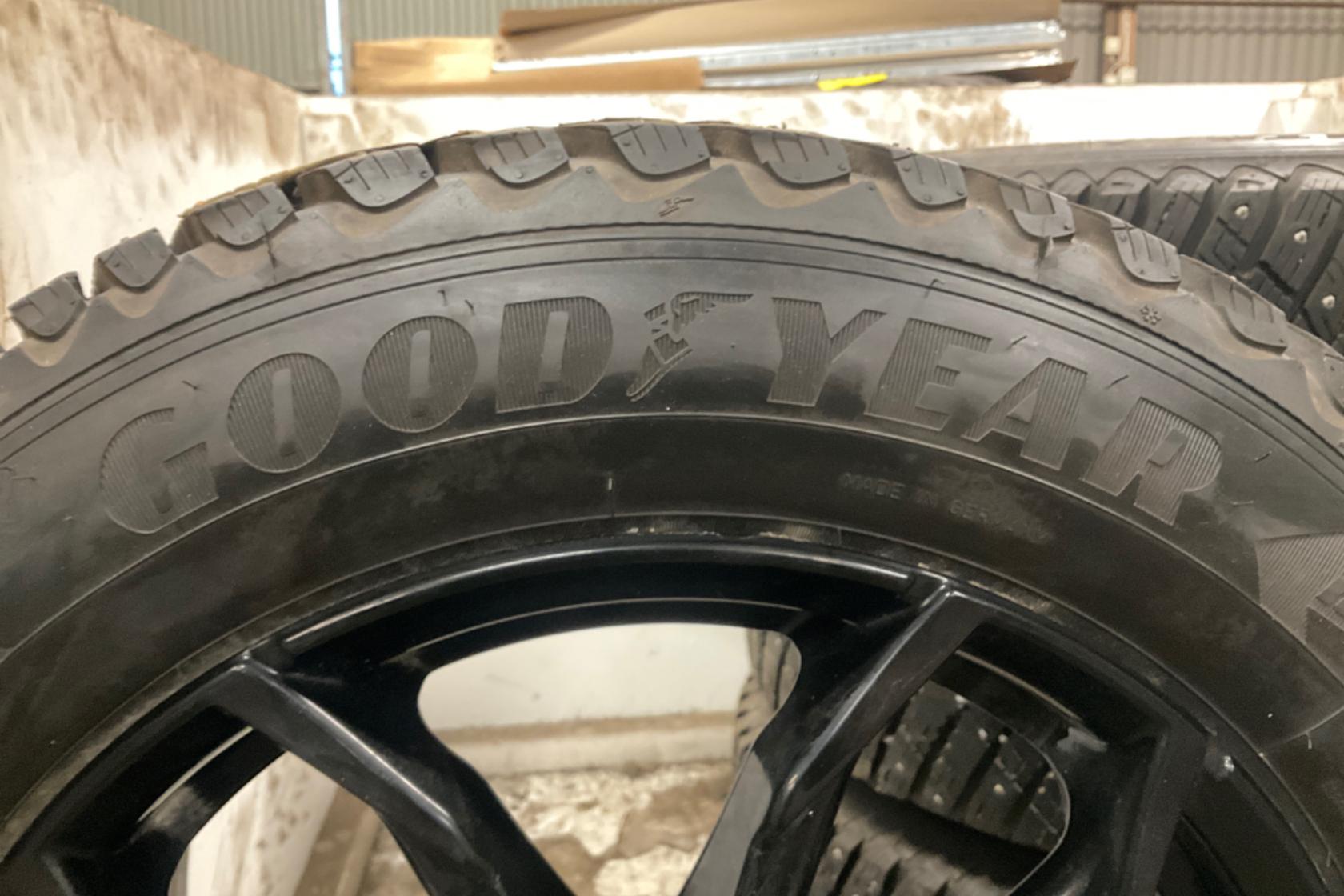 Vinterhjul (nr 142) GOODYEAR ULTRAGRIP ICE ARTIC 215/65R17 - 0 km