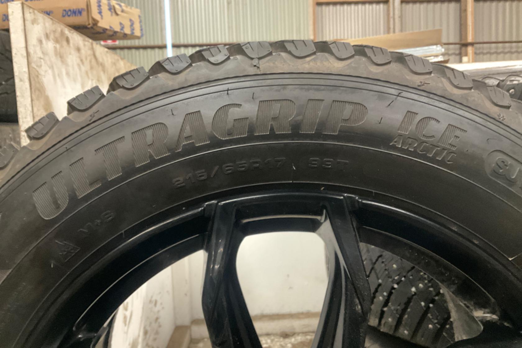 Vinterhjul (nr 142) GOODYEAR ULTRAGRIP ICE ARTIC 215/65R17 - 0 km