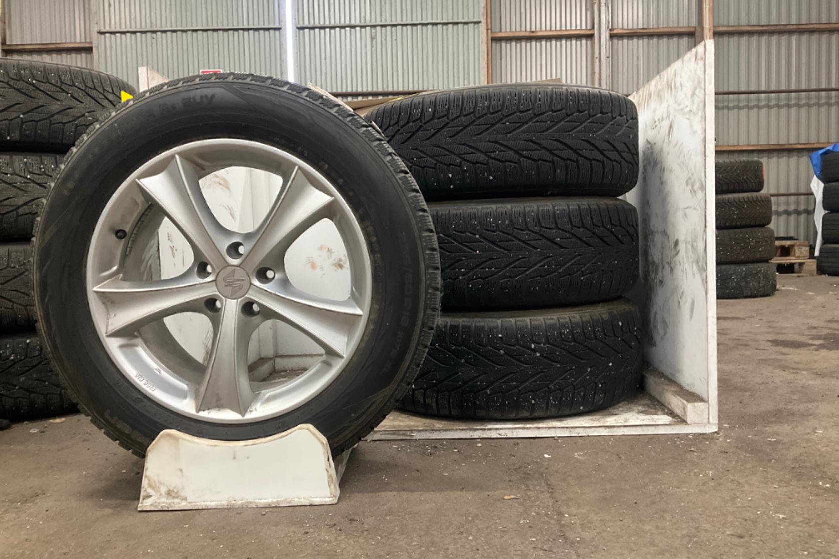 Vinterhjul (nr 157) NOKIAN HAKKAPELIITTA R2 SUV 225/60R18 - 0 km