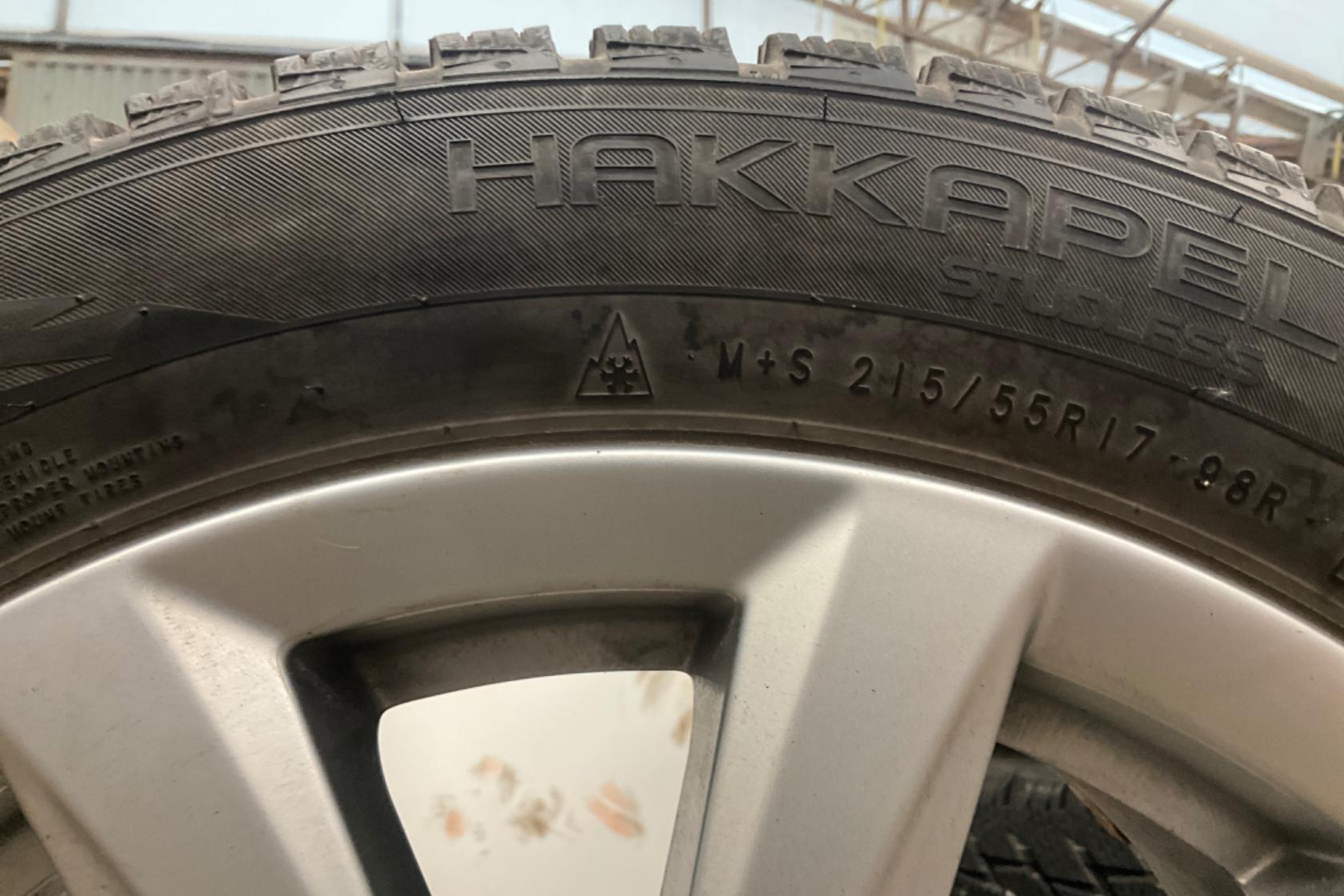 Vinterhjul (nr 158) NOKIAN HAKKAPELIITTA R3 215/55R17 - 0 km