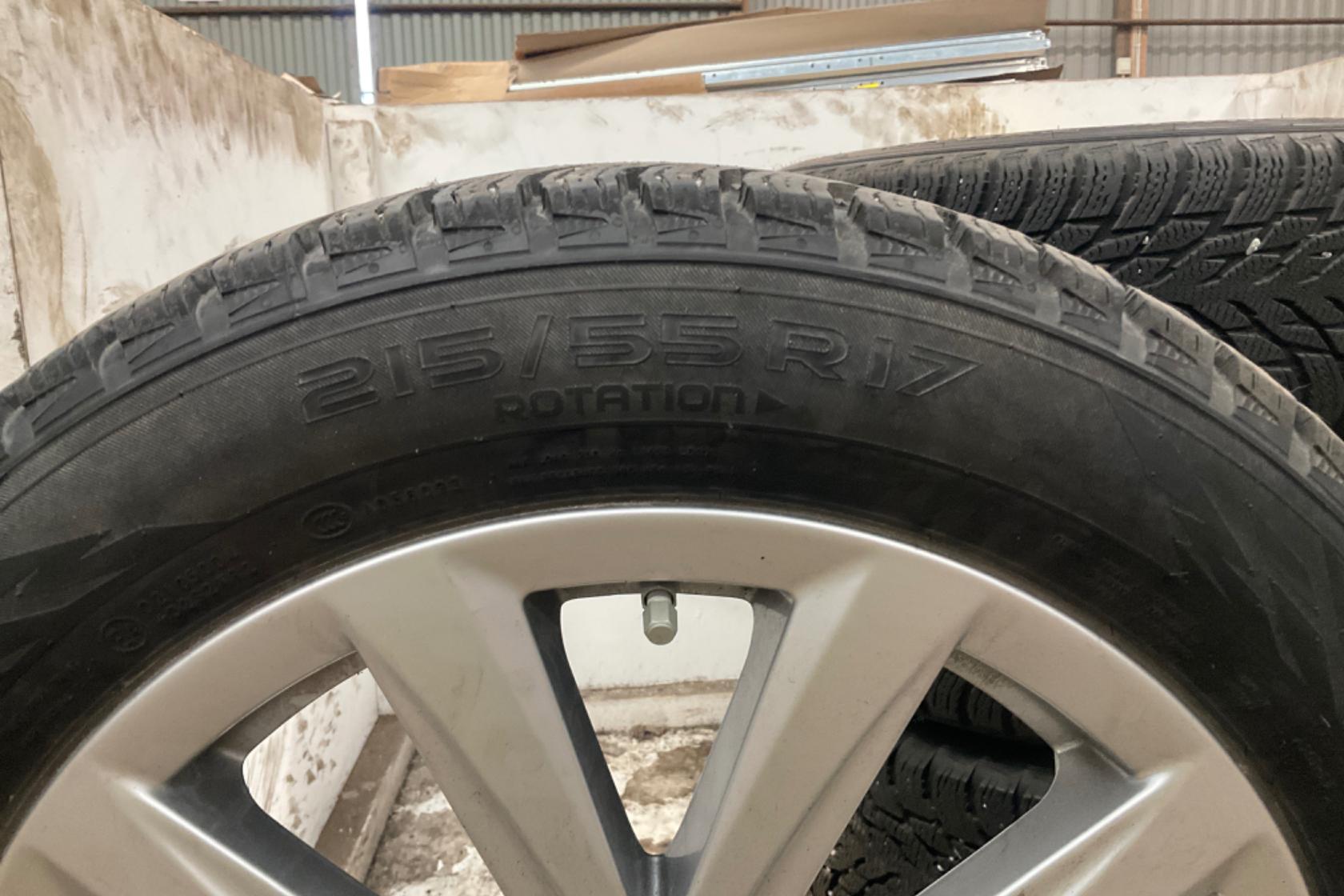 Vinterhjul (nr 158) NOKIAN HAKKAPELIITTA R3 215/55R17 - 0 km