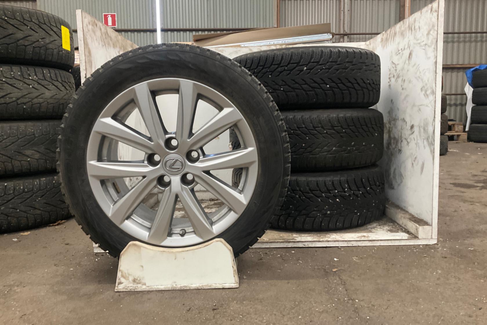 Vinterhjul (nr 158) NOKIAN HAKKAPELIITTA R3 215/55R17 - 0 km