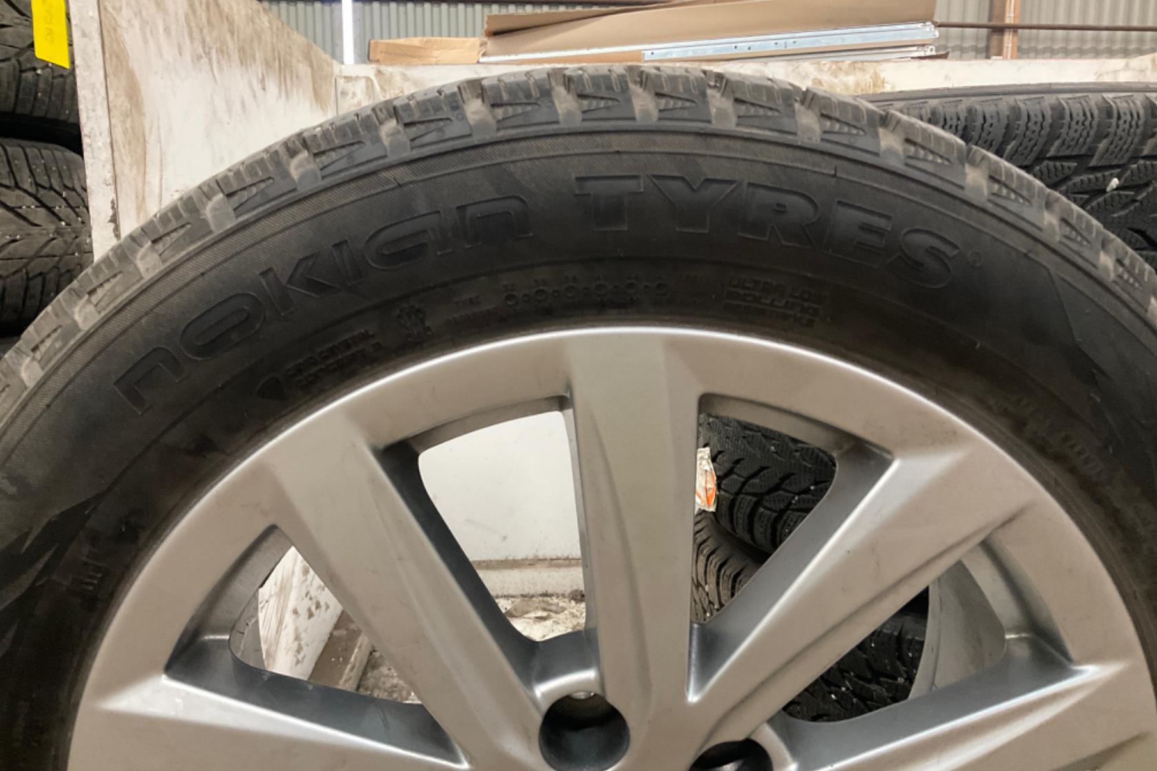 Vinterhjul (nr 158) NOKIAN HAKKAPELIITTA R3 215/55R17 - 0 km