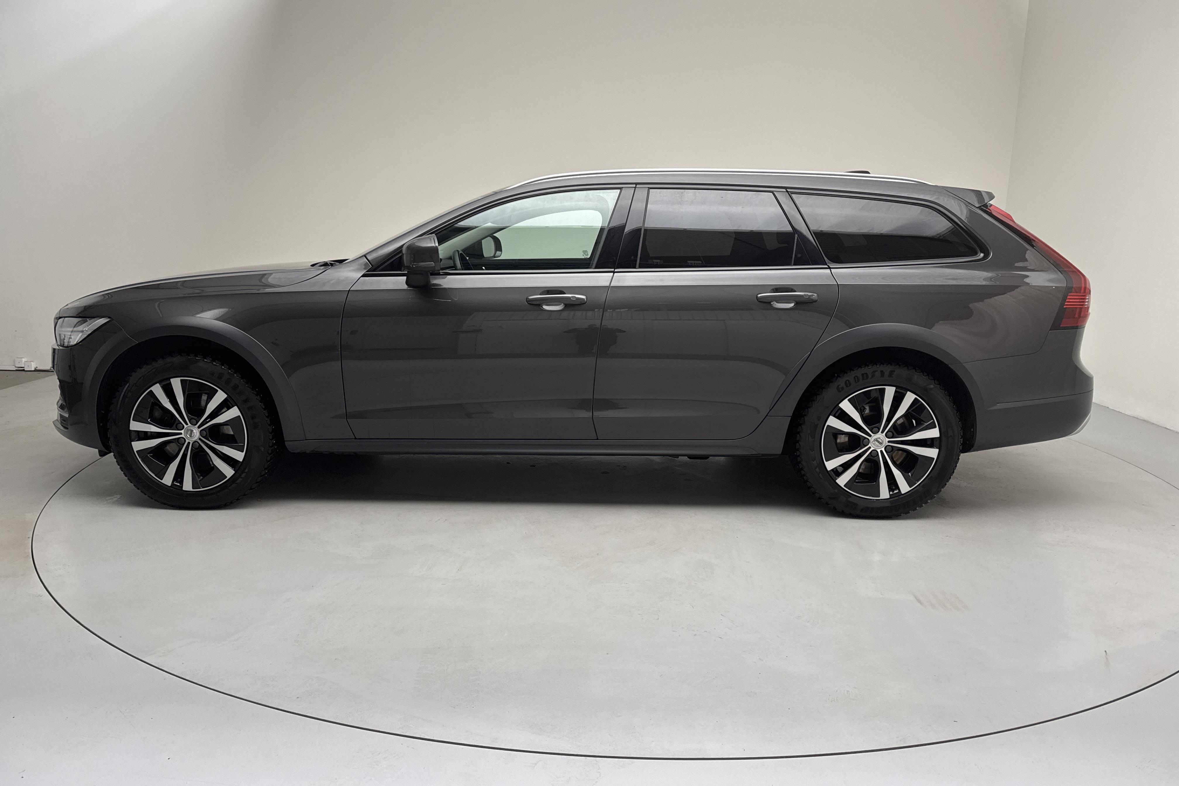 Volvo V90 B4 Cross Country AWD Mildhybrid, Diesel (197hk) - 100 780 km - Automatic - gray - 2021