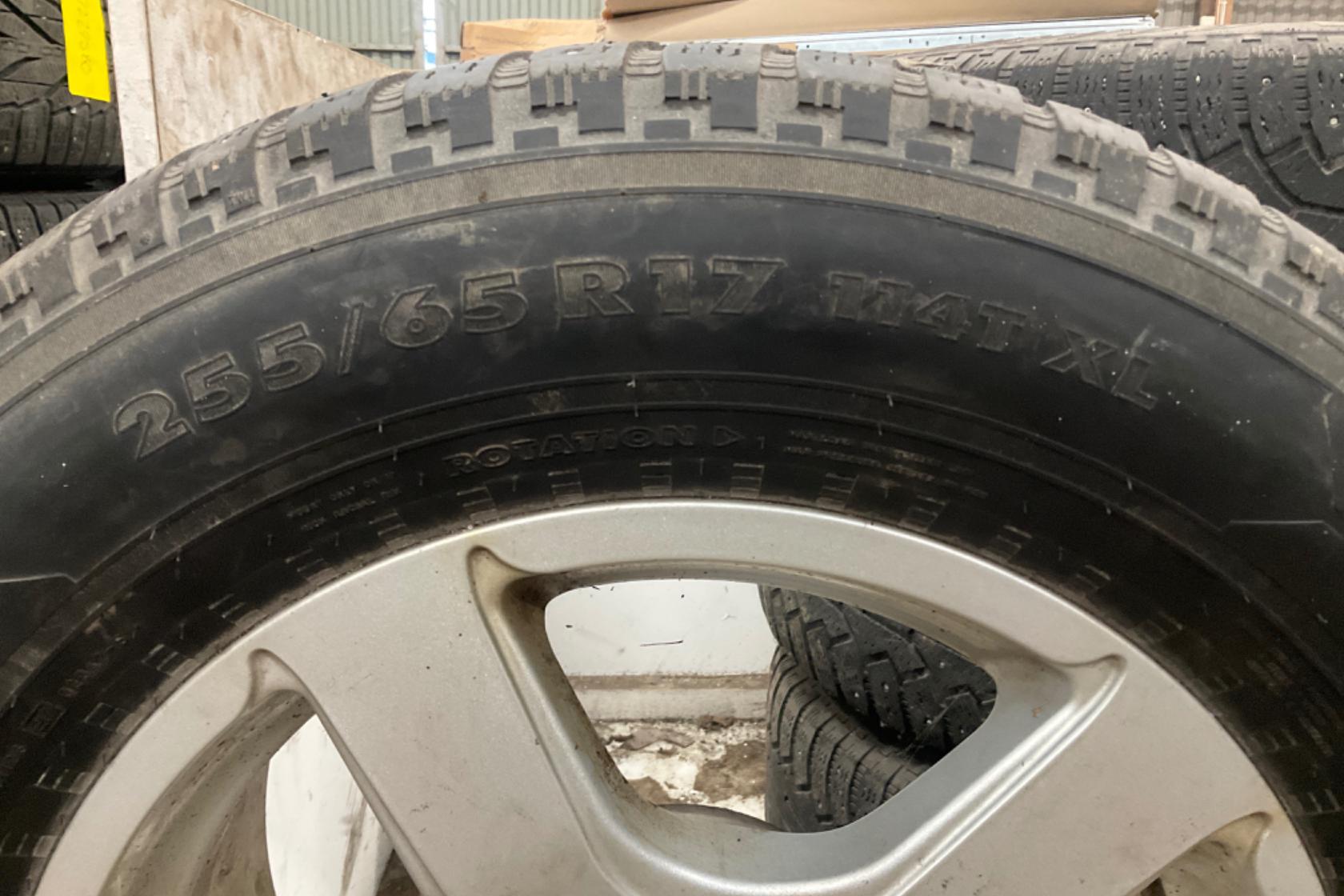 Vinterhjul (nr 183) NOKIAN HAKKAPELIITTA 255/65R17 - 0 km