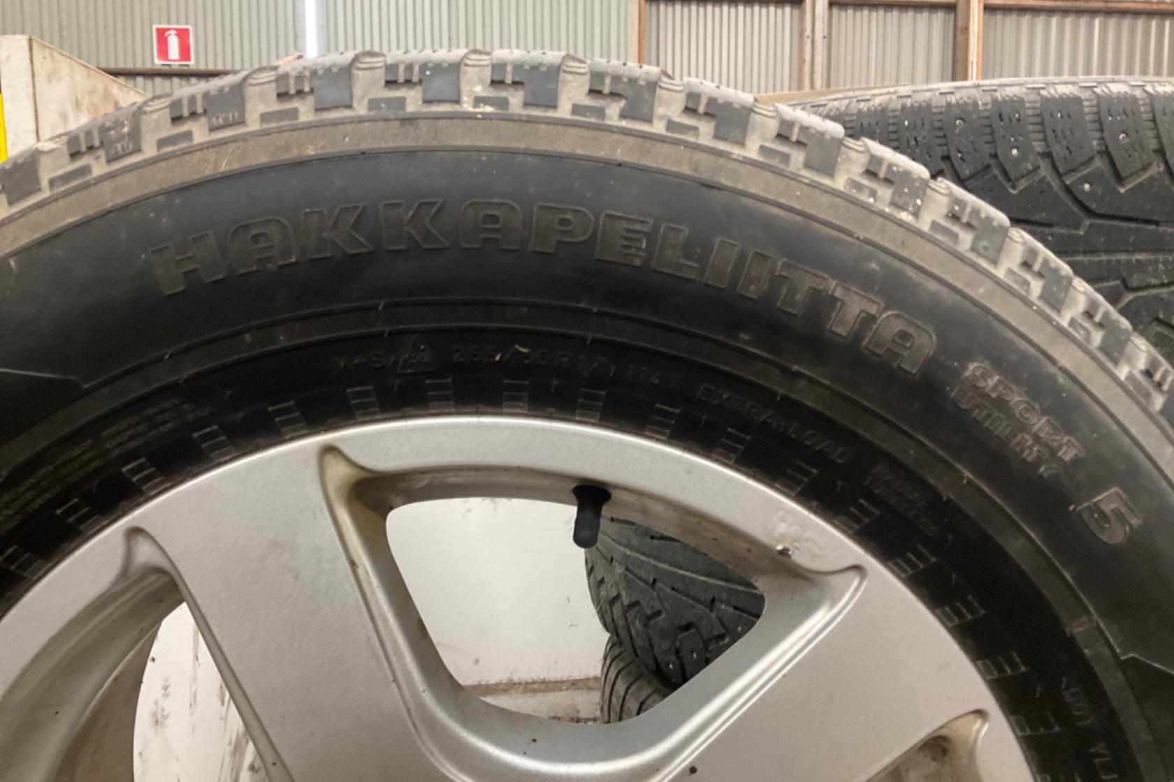 Vinterhjul (nr 183) NOKIAN HAKKAPELIITTA 255/65R17 - 0 km