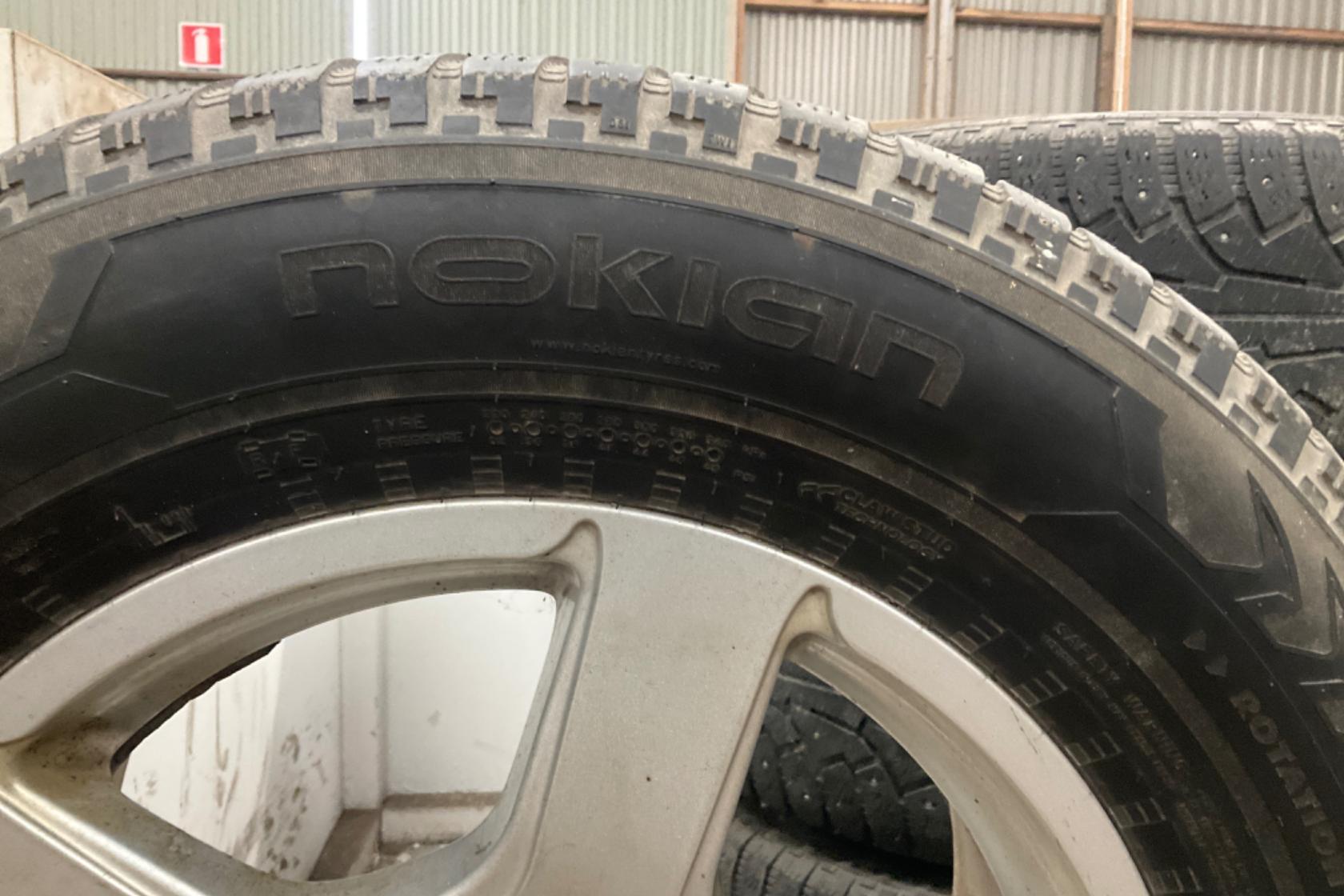 Vinterhjul (nr 183) NOKIAN HAKKAPELIITTA 255/65R17 - 0 km