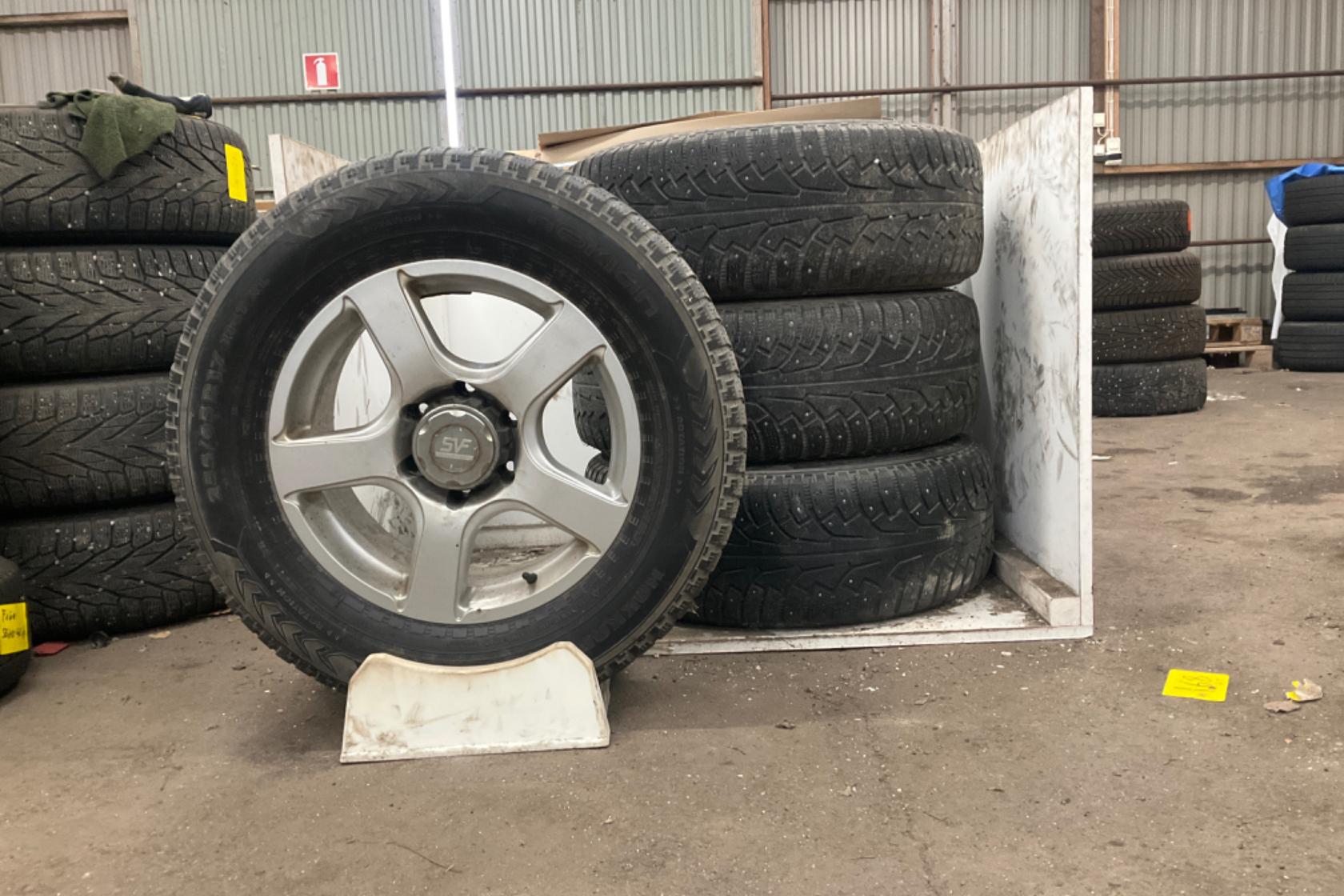 Vinterhjul (nr 183) NOKIAN HAKKAPELIITTA 255/65R17 - 0 km