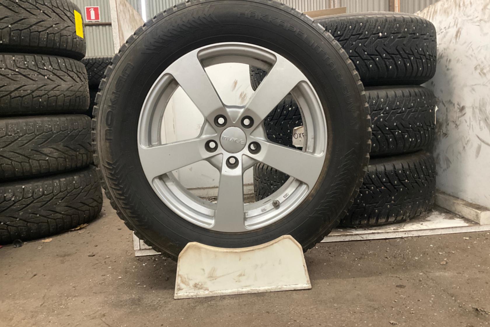 Vinterhjul (nr 189) NOKIAN HAKKAPELIITTA 8 SUV 225/65R17 - 0 km