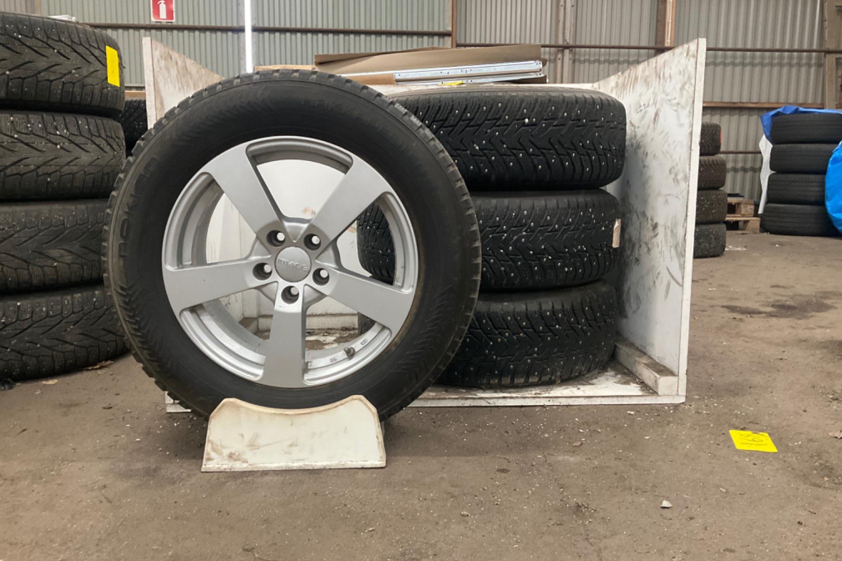 Vinterhjul (nr 189) NOKIAN HAKKAPELIITTA 8 SUV 225/65R17 - 0 km