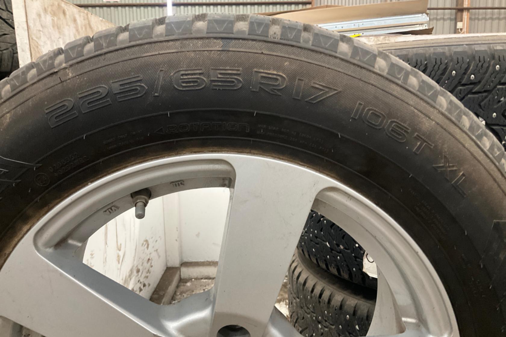 Vinterhjul (nr 189) NOKIAN HAKKAPELIITTA 8 SUV 225/65R17 - 0 km