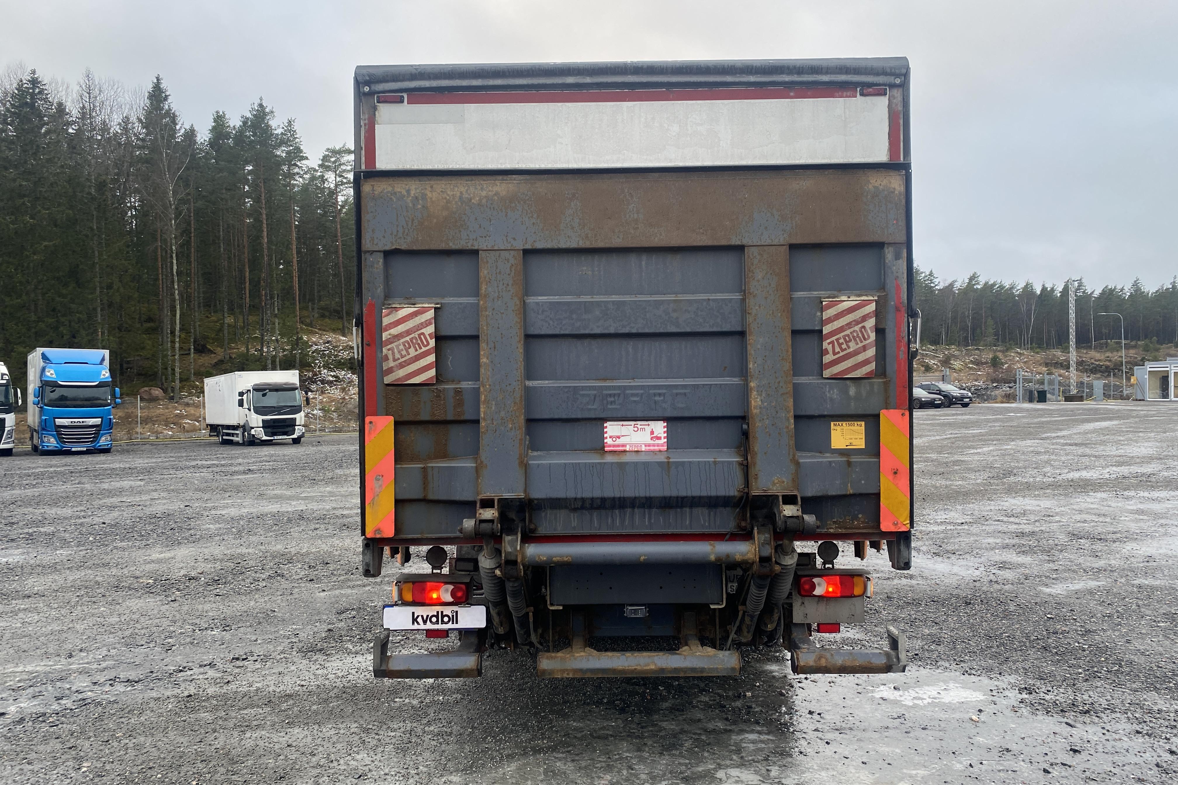 Volvo FL - 463 259 km - Automat - vit - 2011