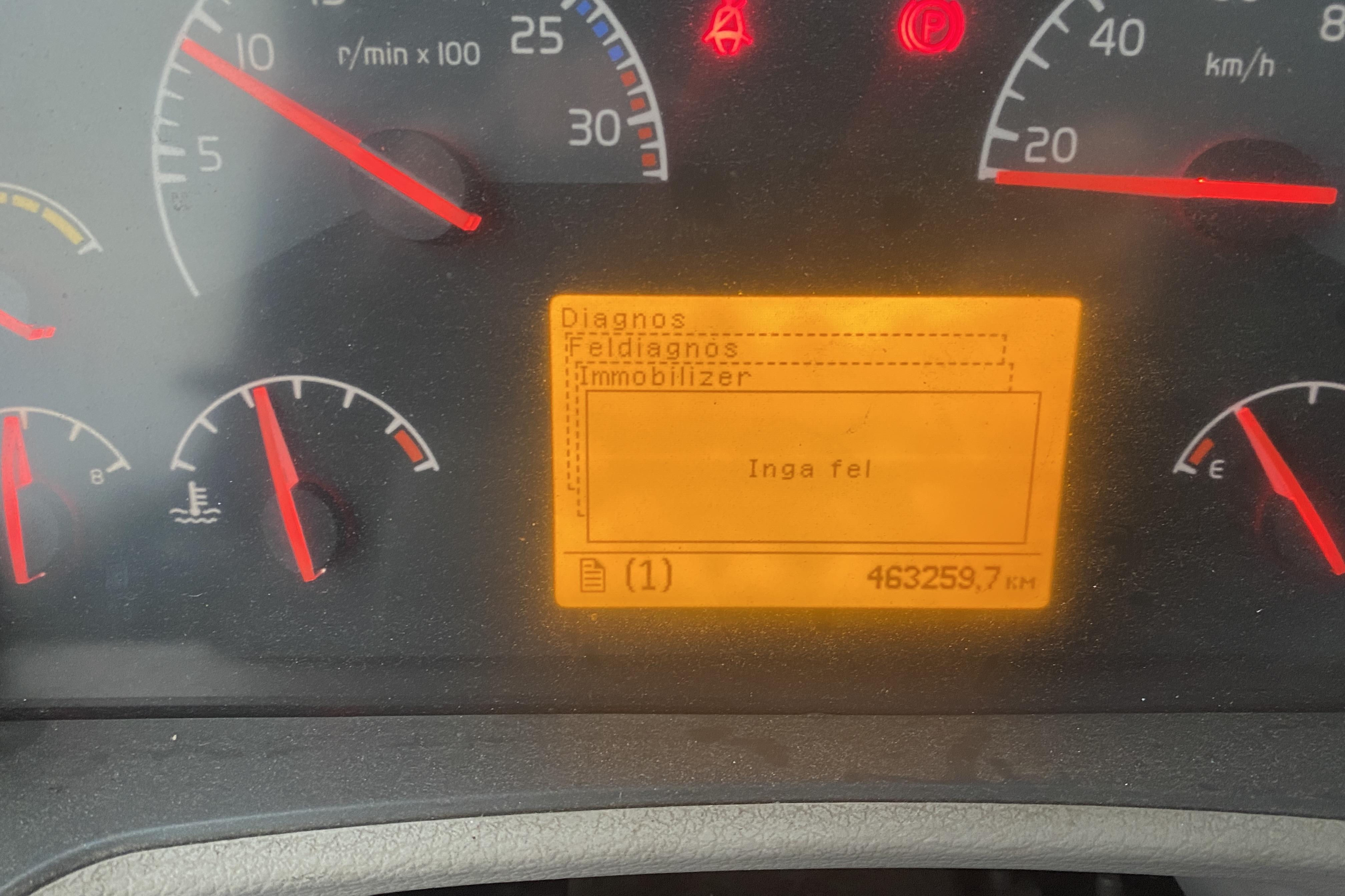 Volvo FL - 463 259 km - Automat - vit - 2011