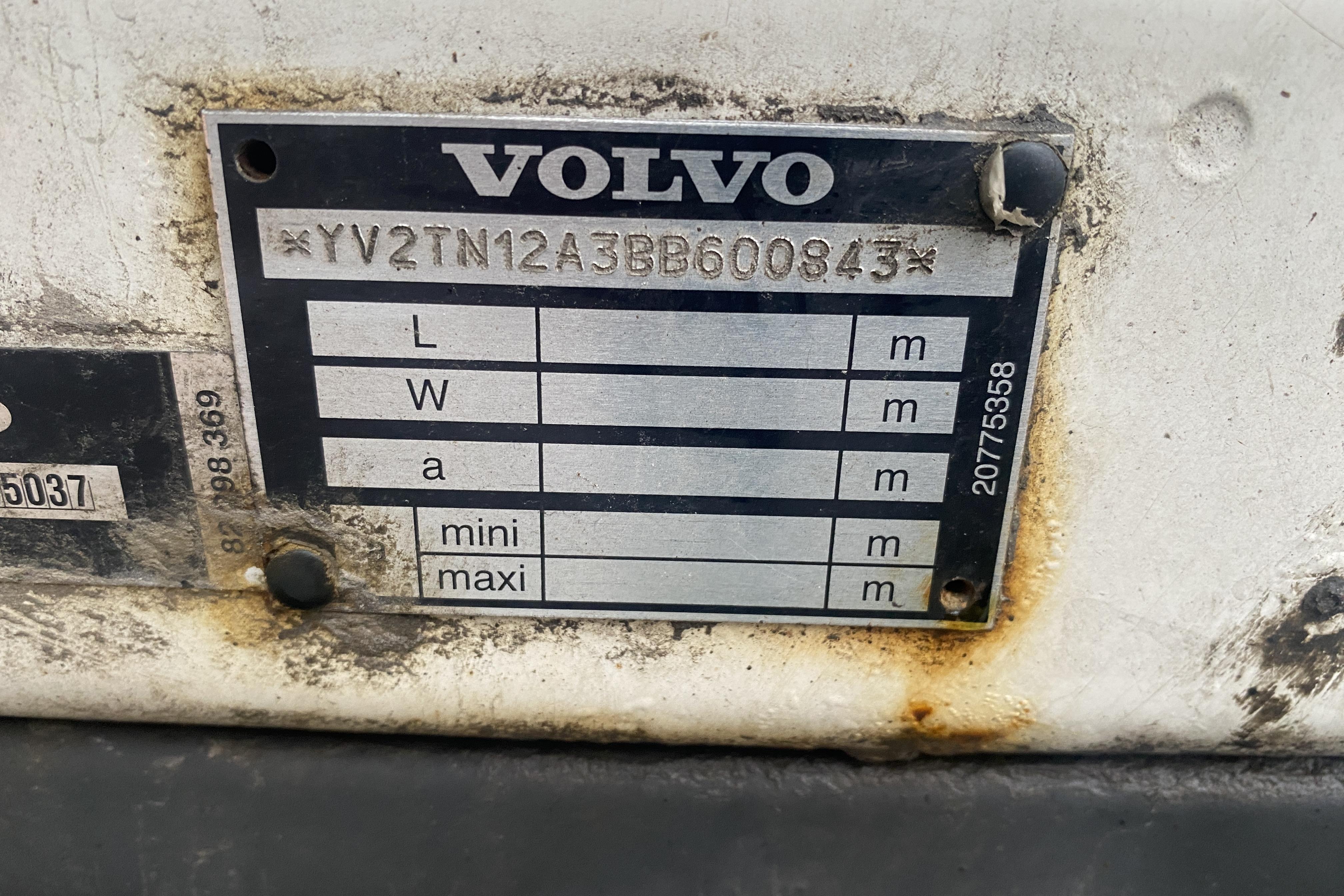 Volvo FL - 463 259 km - Automat - vit - 2011