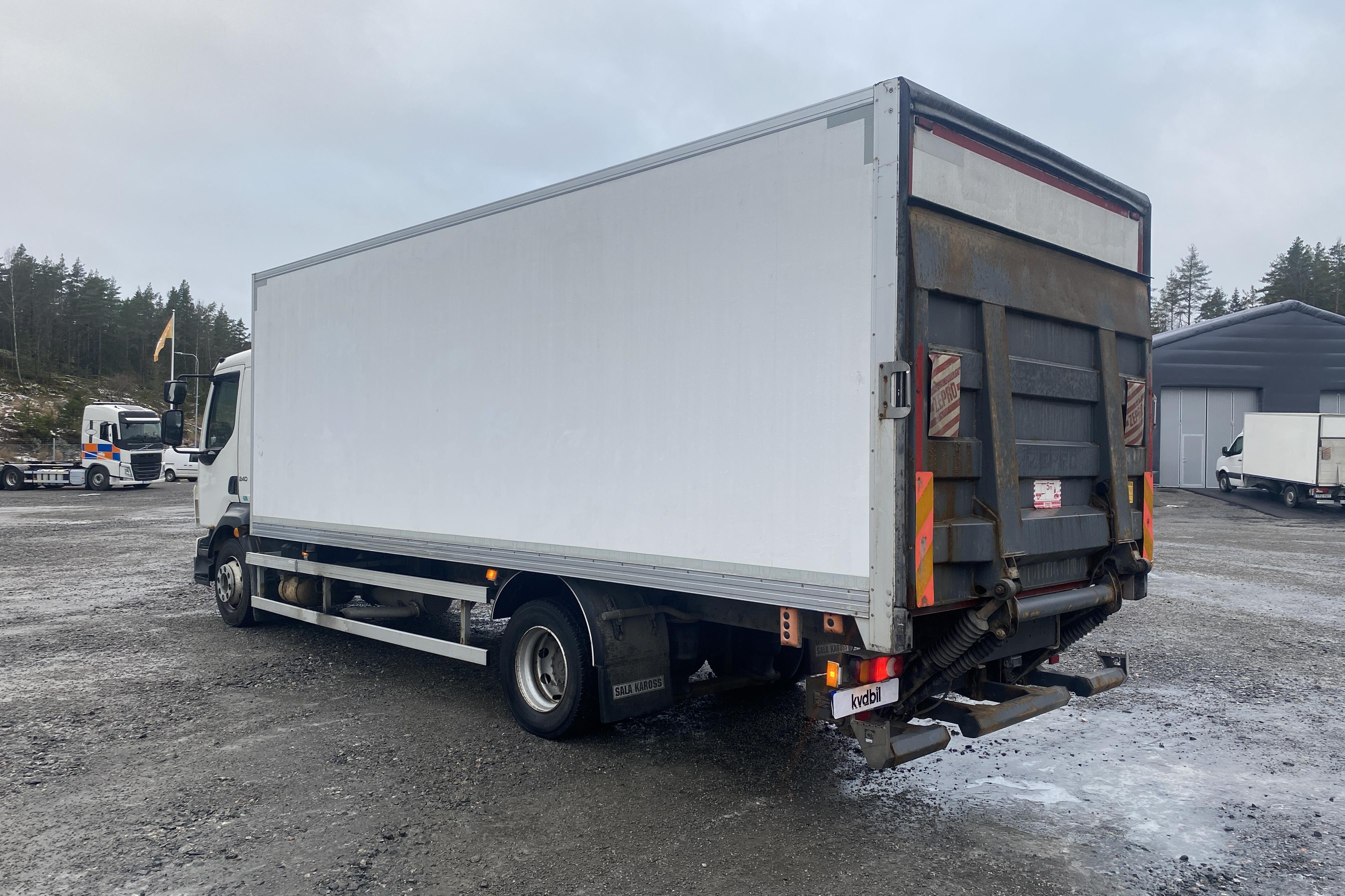 Volvo FL - 463 259 km - Automat - vit - 2011