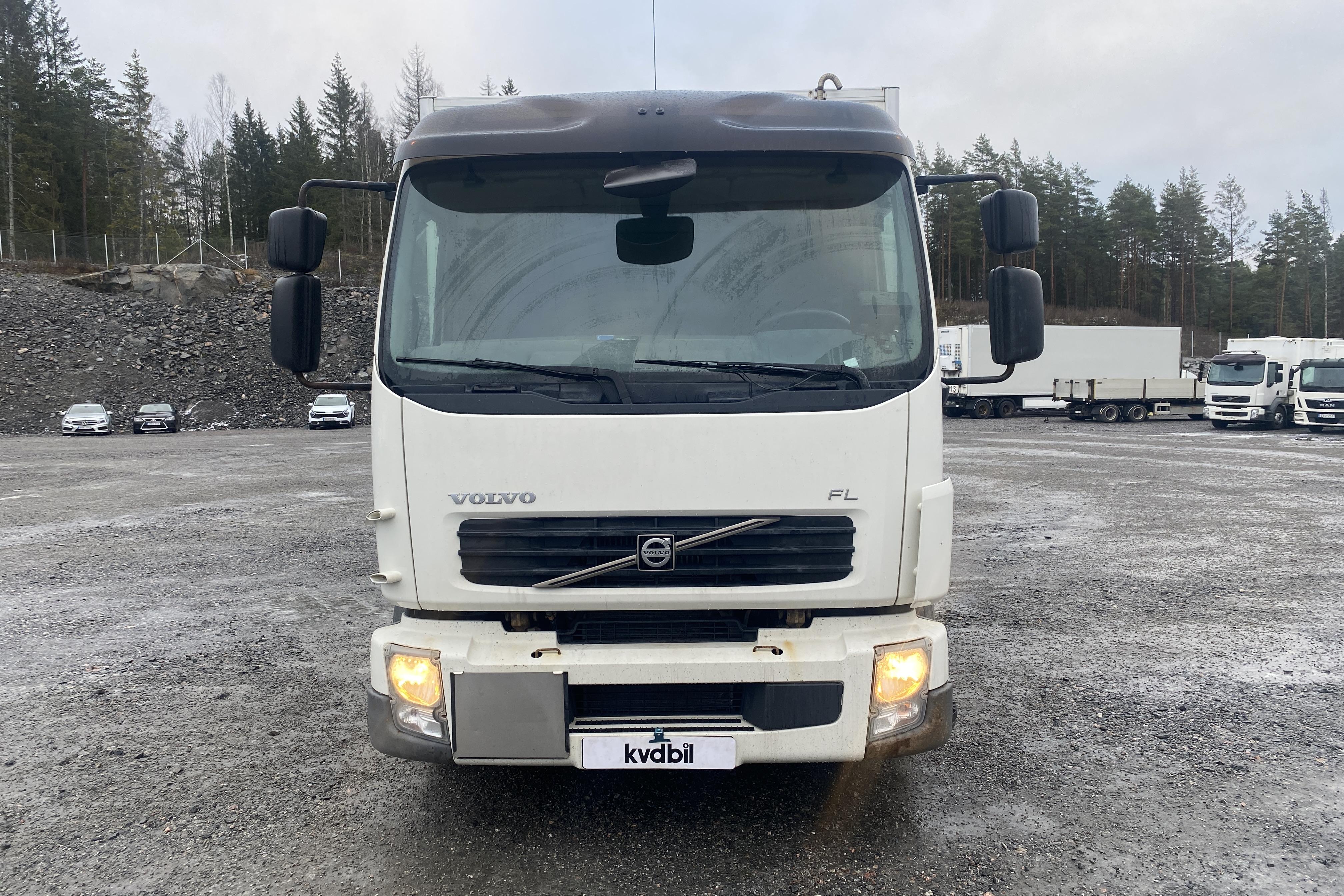 Volvo FL - 463 259 km - Automat - vit - 2011