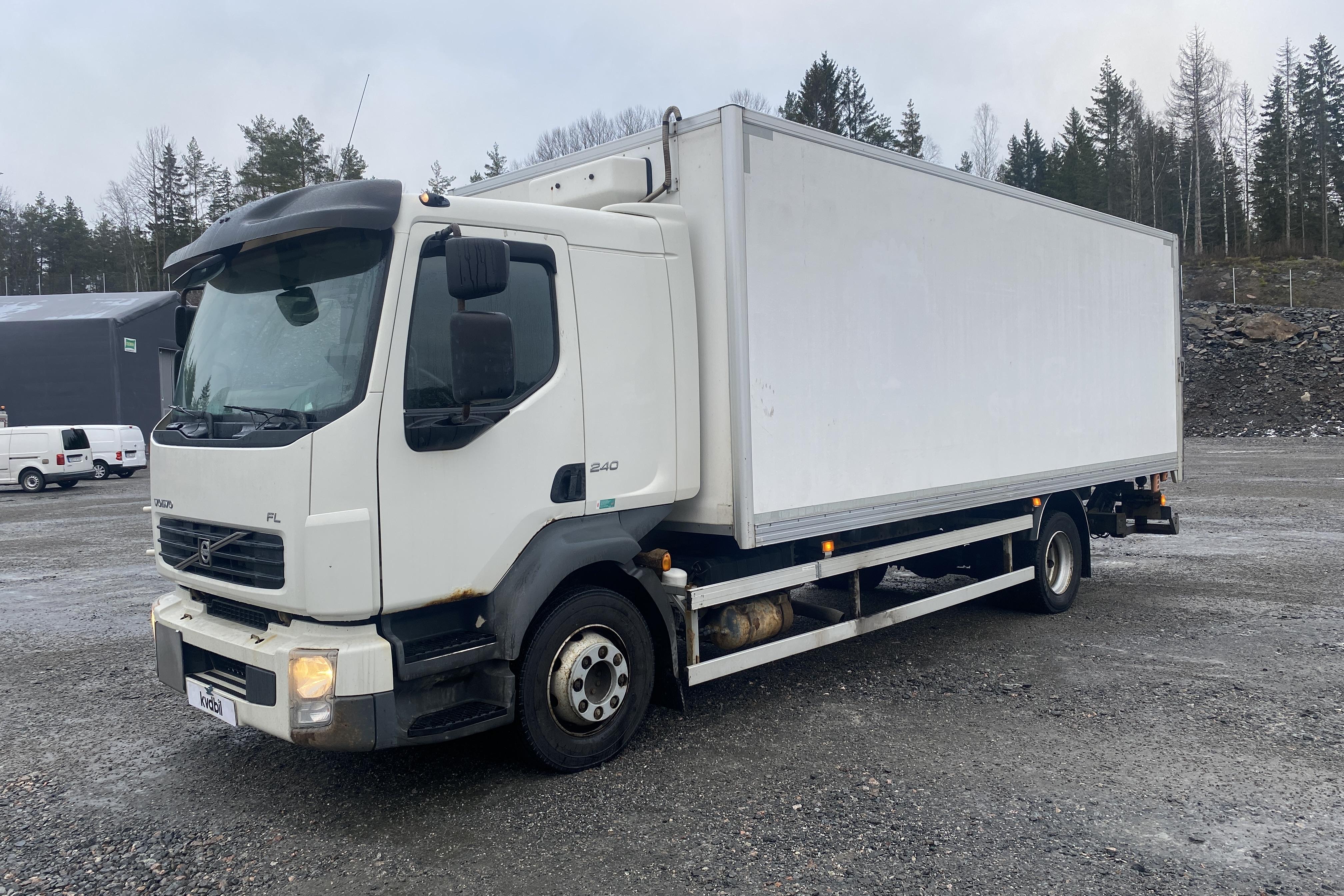 Volvo FL - 463 259 km - Automat - vit - 2011