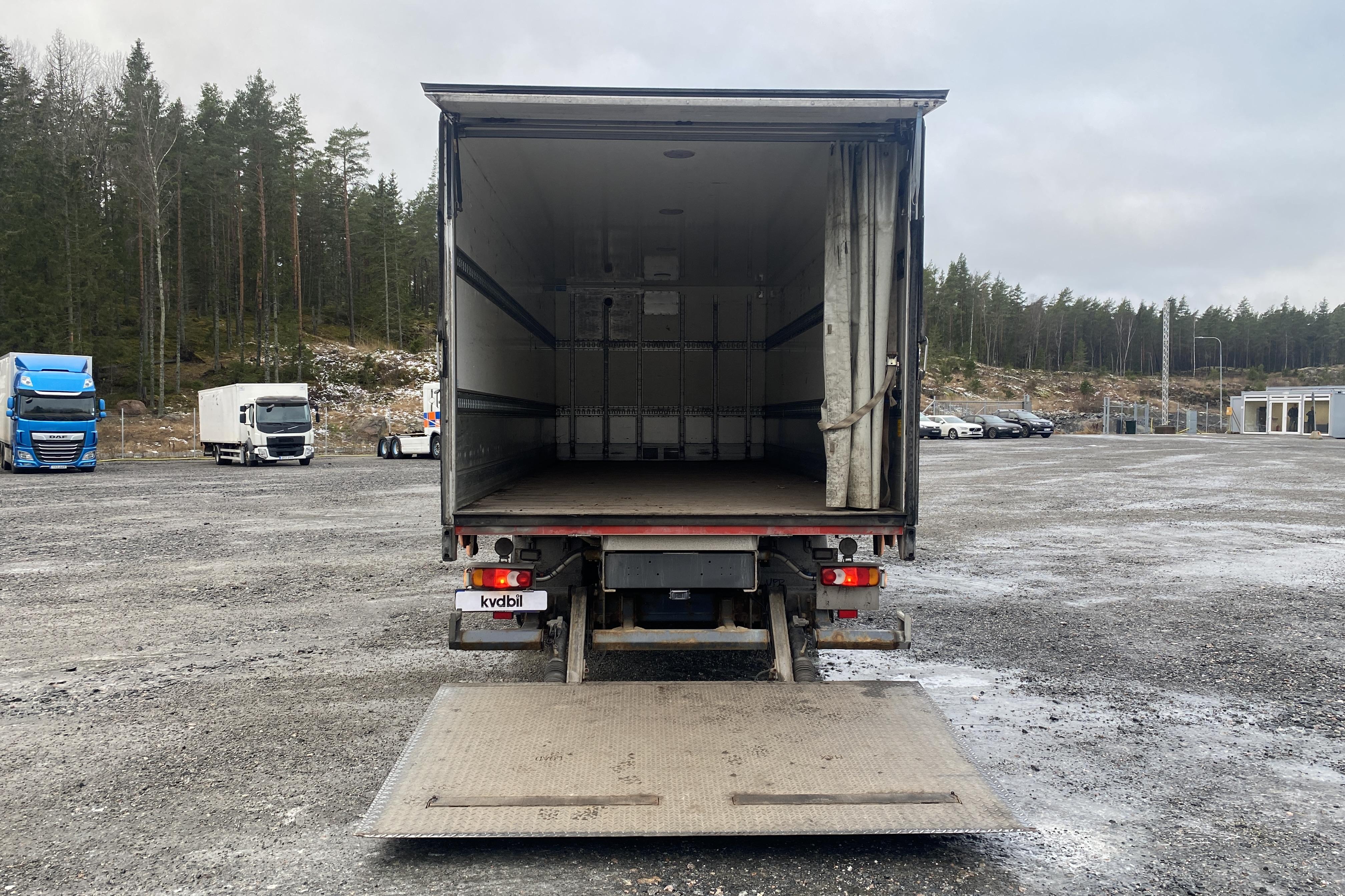 Volvo FL - 463 259 km - Automat - vit - 2011