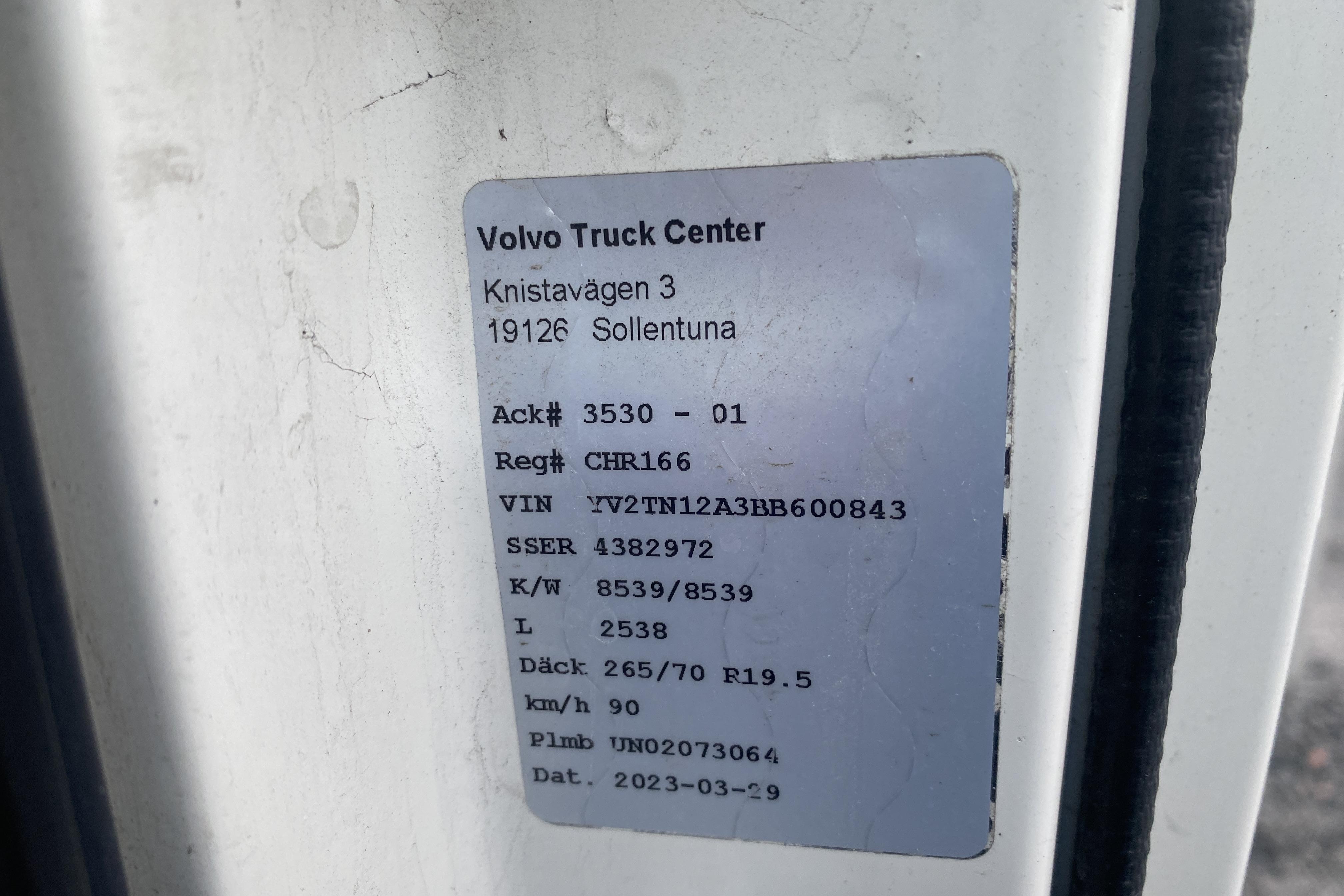 Volvo FL - 463 259 km - Automat - vit - 2011