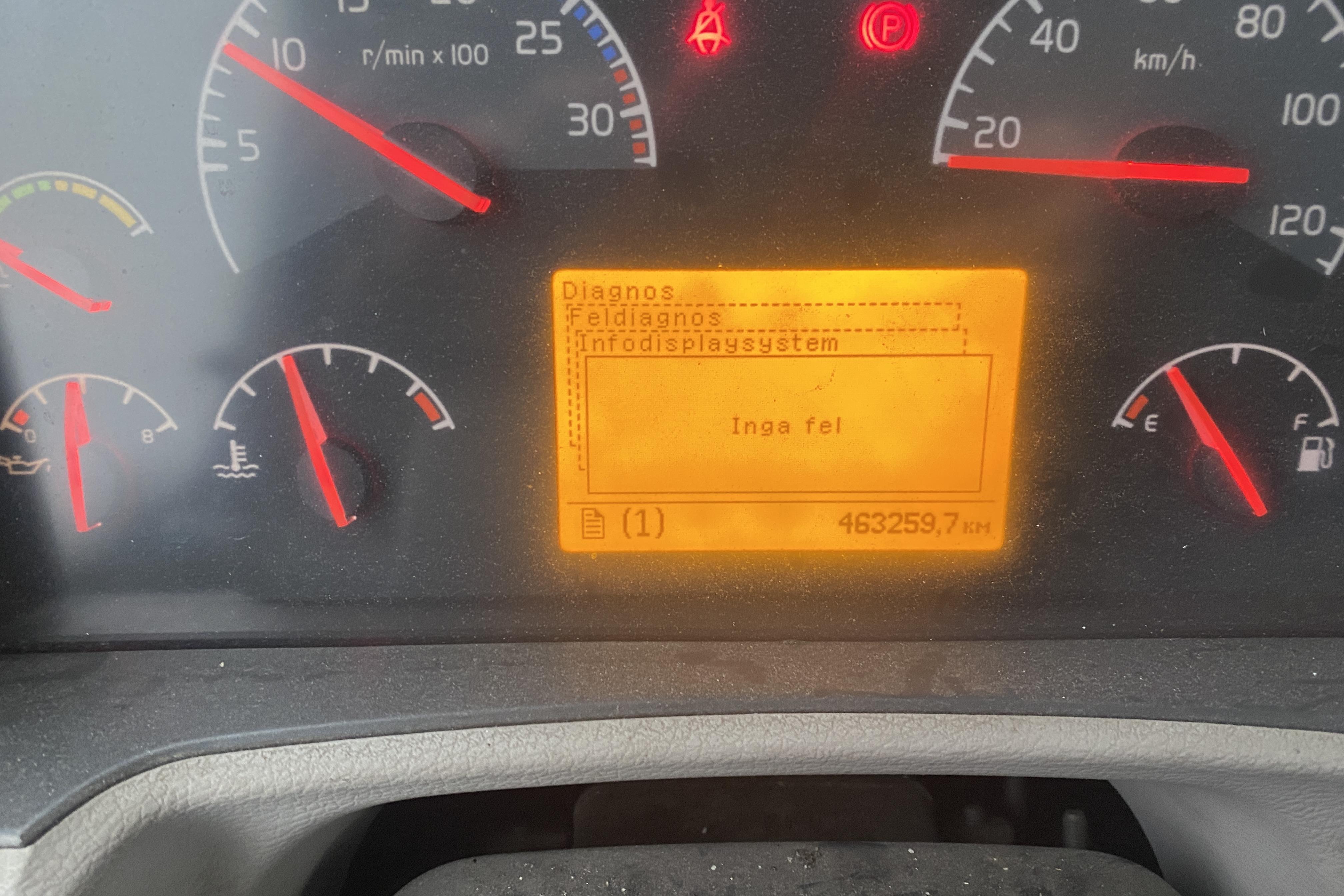 Volvo FL - 463 259 km - Automat - vit - 2011