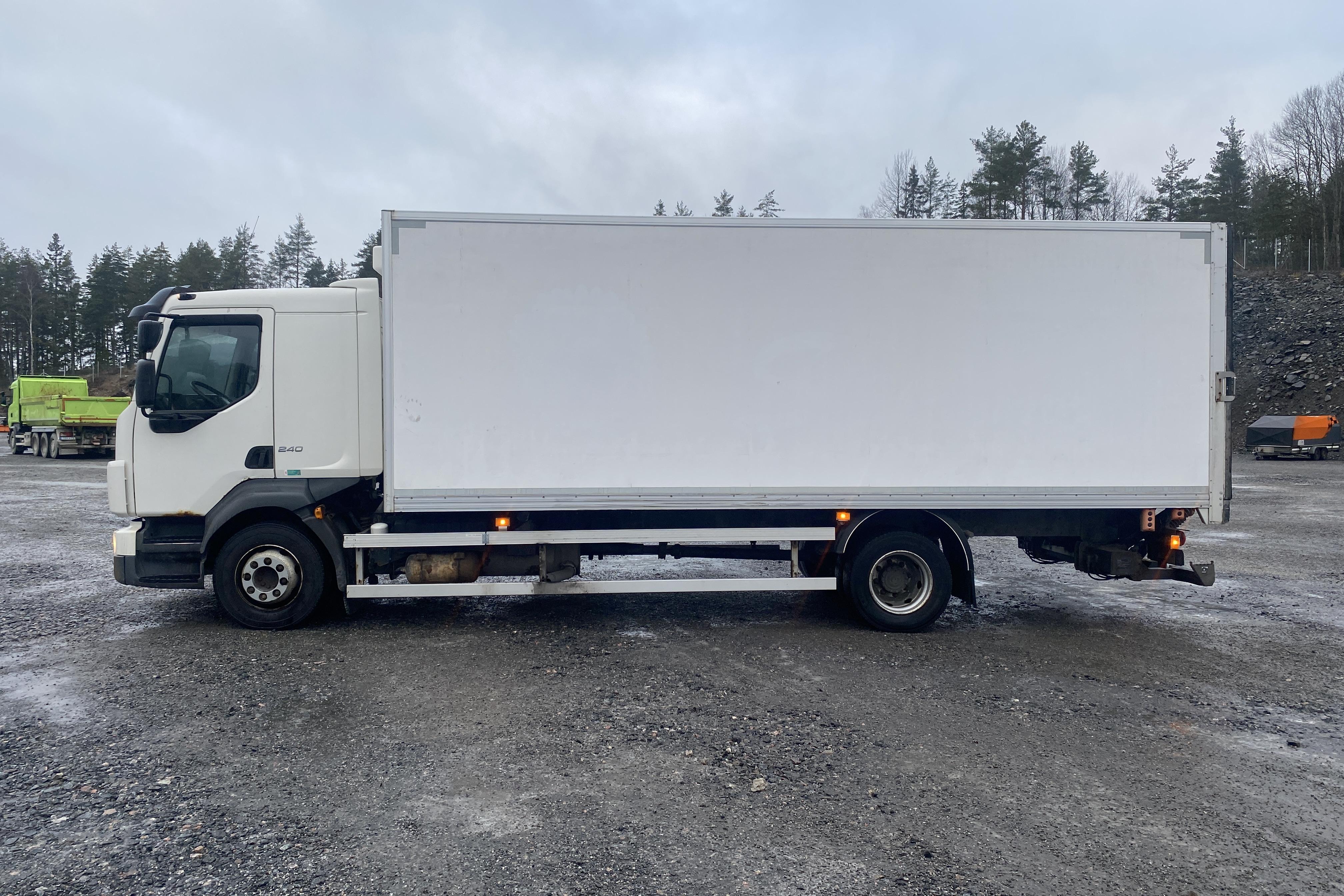 Volvo FL - 463 259 km - Automat - vit - 2011