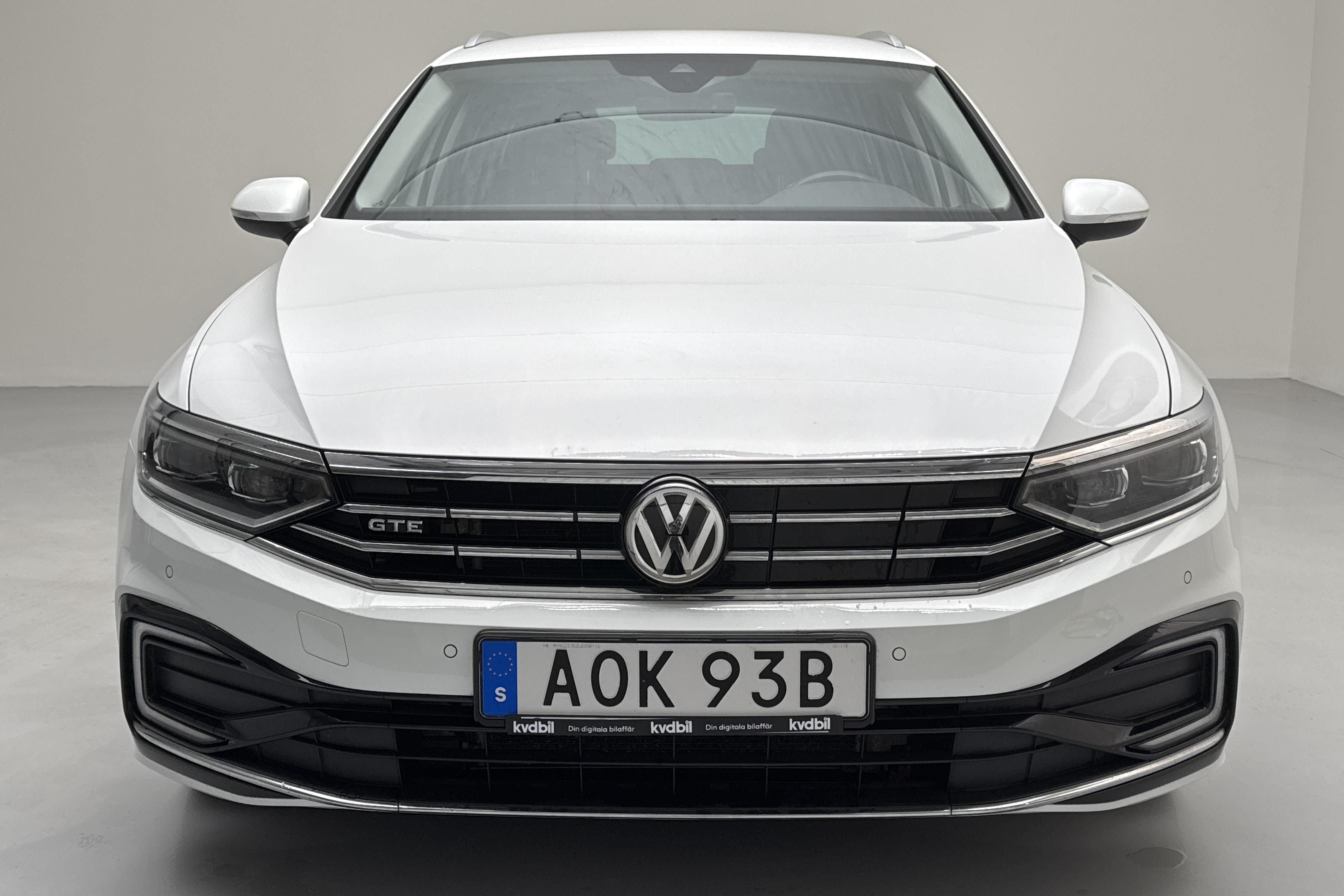 VW Passat 1.4 GTE Sportscombi (218hk) - 89 190 km - Automatyczna - biały - 2020