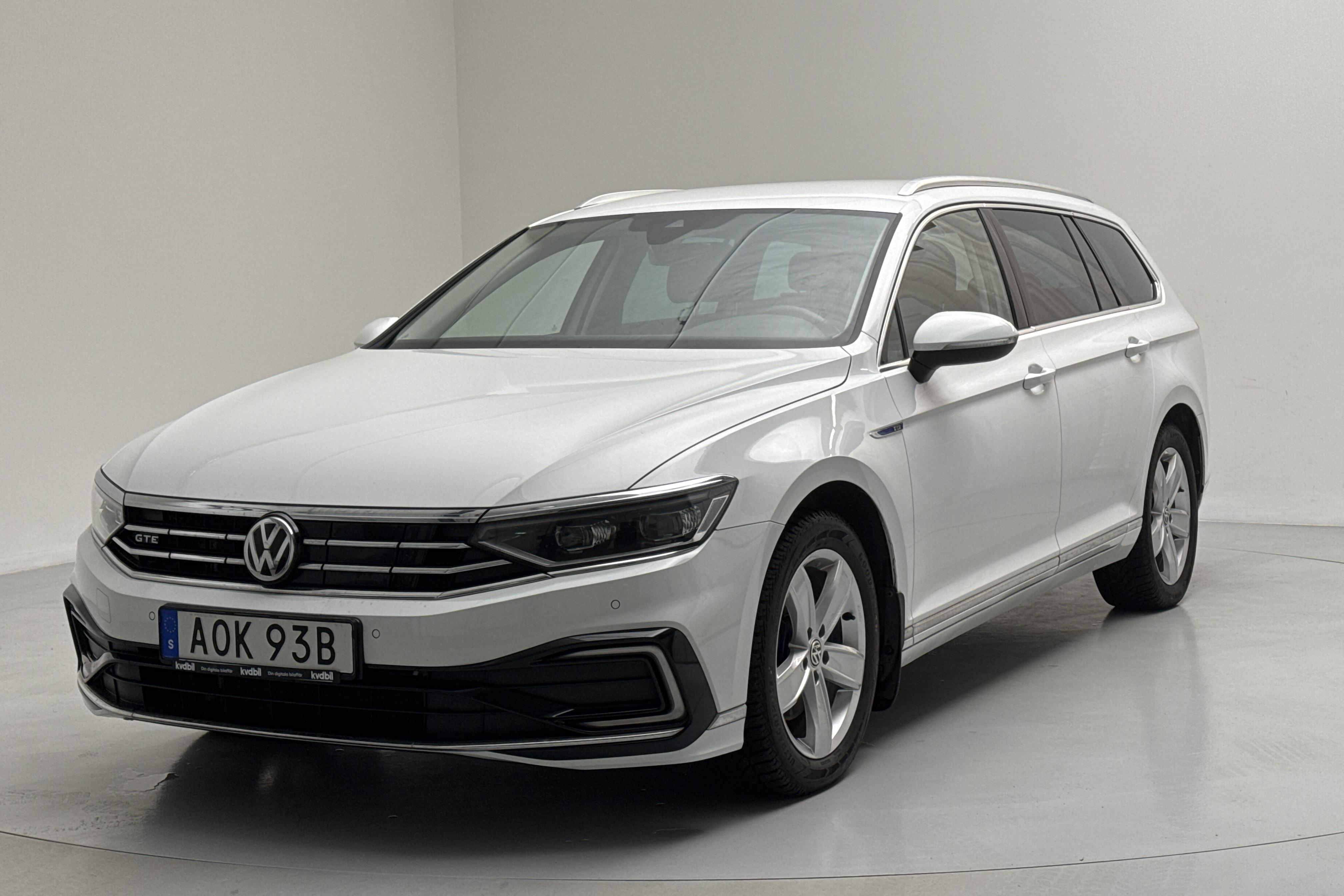 VW Passat 1.4 GTE Sportscombi (218hk) - 89 190 km - Automatyczna - biały - 2020