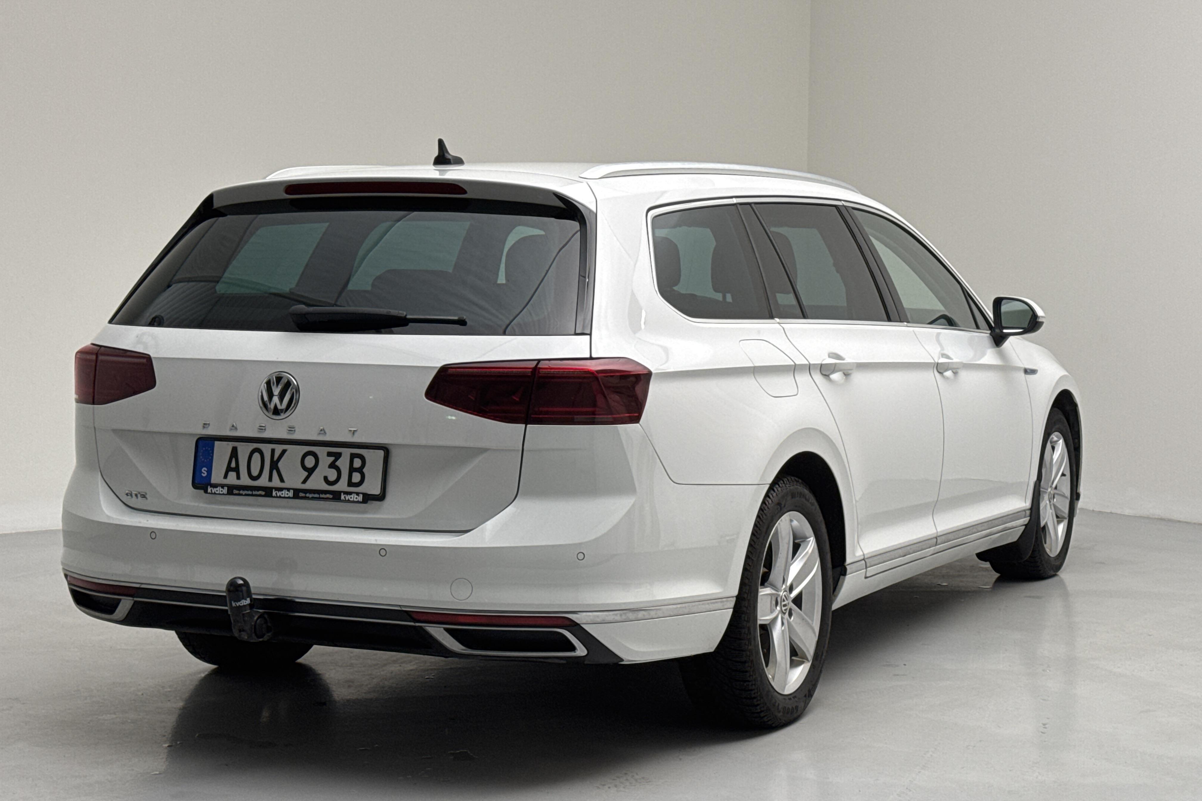 VW Passat 1.4 GTE Sportscombi (218hk) - 89 190 km - Automatyczna - biały - 2020