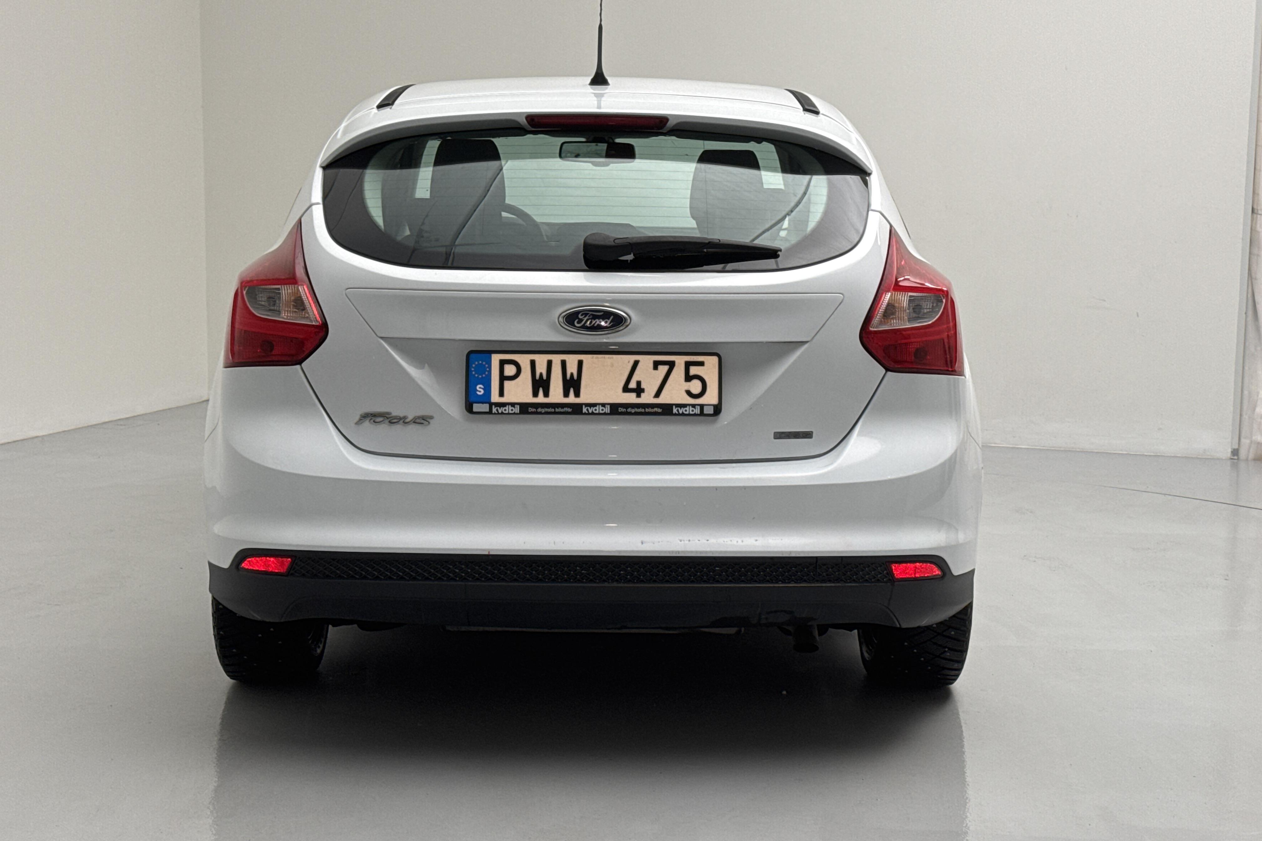 Ford Focus 1.6 CNG 5dr (120hk) - 6 267 mil - Manuell - vit - 2013