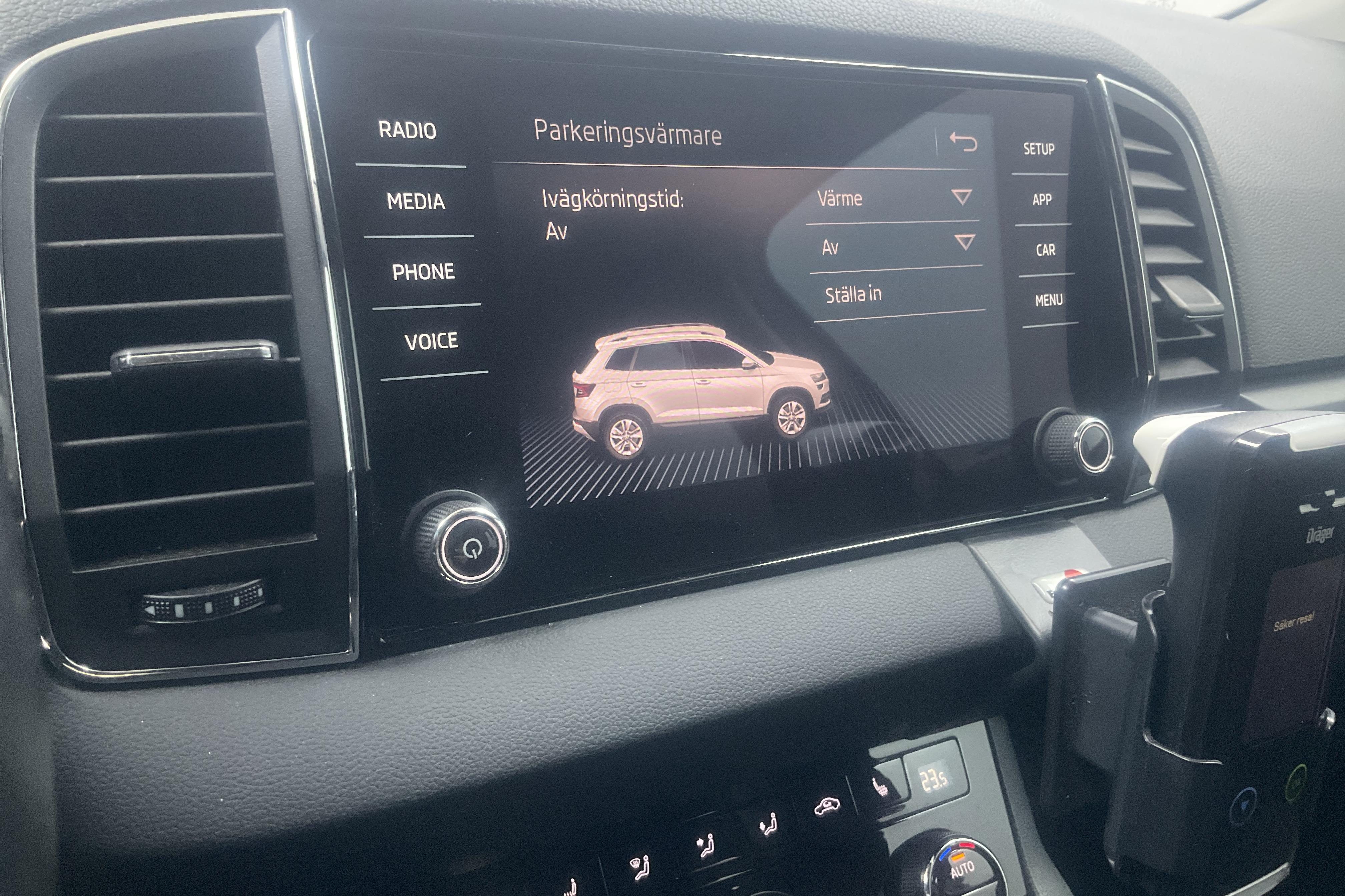 Skoda Karoq 2.0 TDI 4X4 (150hk) - 91 170 km - Manualna - biały - 2019