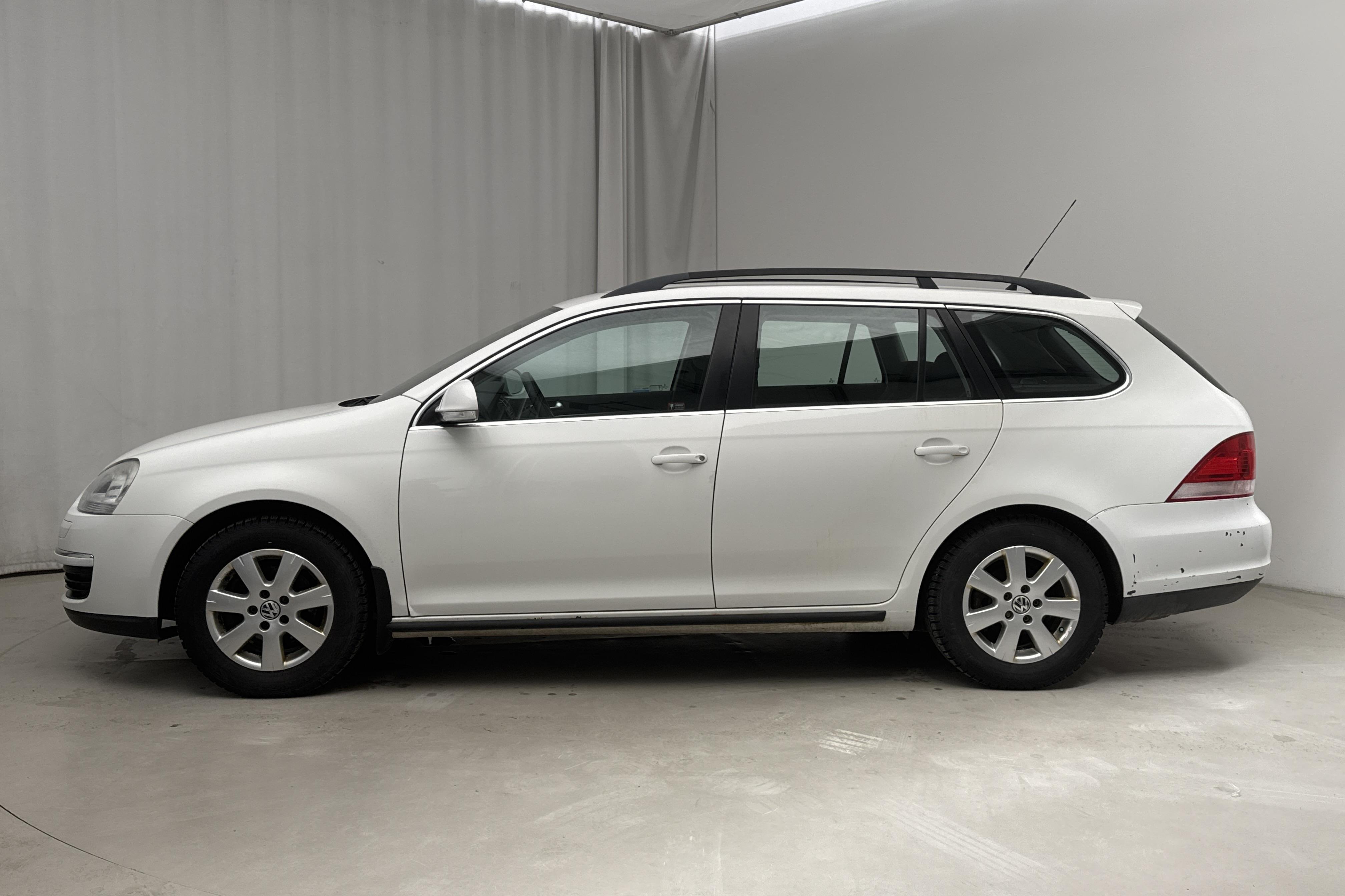 VW Golf A5 Variant 1.6 MultiFuel E85 (102hk) - 72 970 km - Manualna - biały - 2009