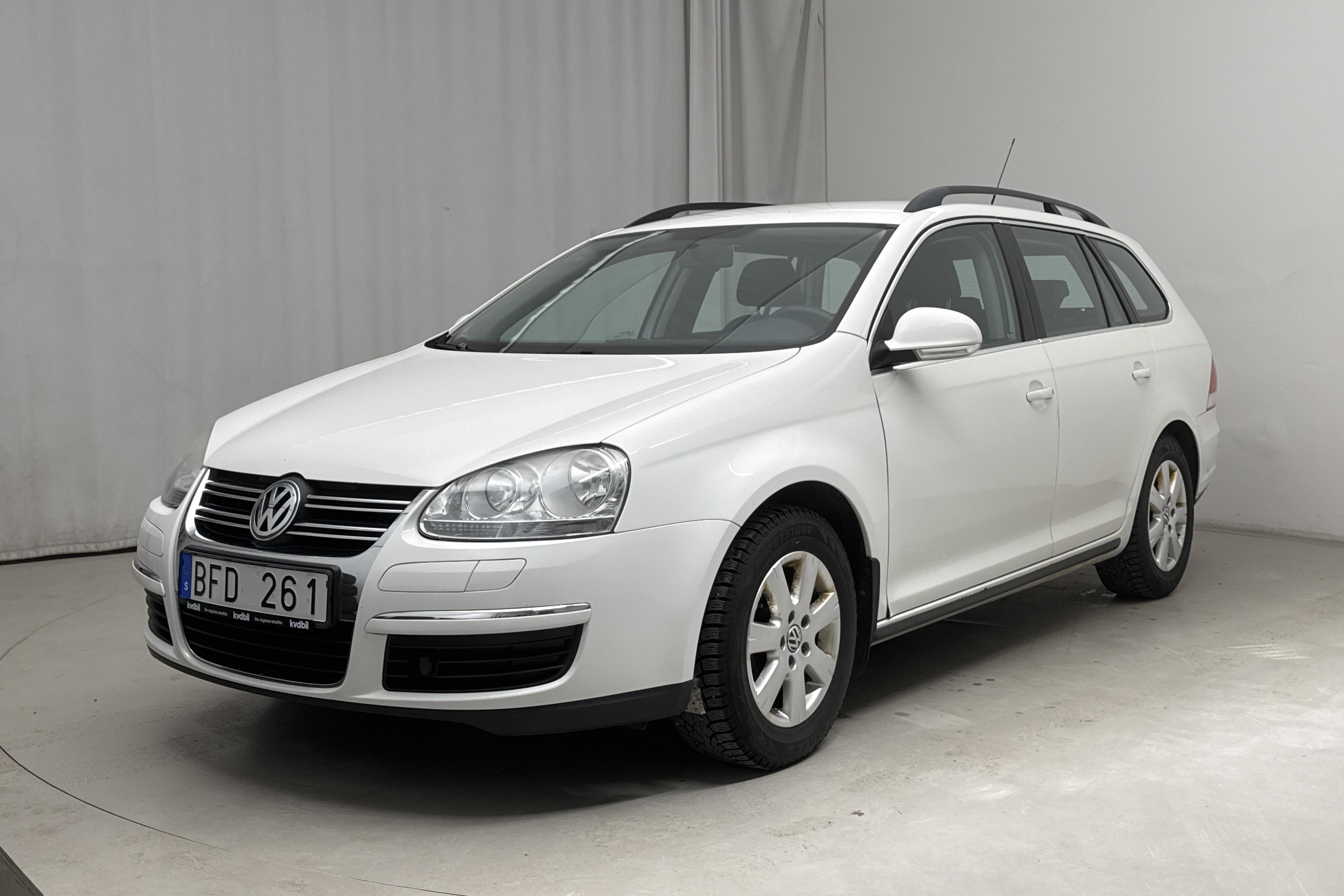 VW Golf A5 Variant 1.6 MultiFuel E85 (102hk) - 72 970 km - Manualna - biały - 2009