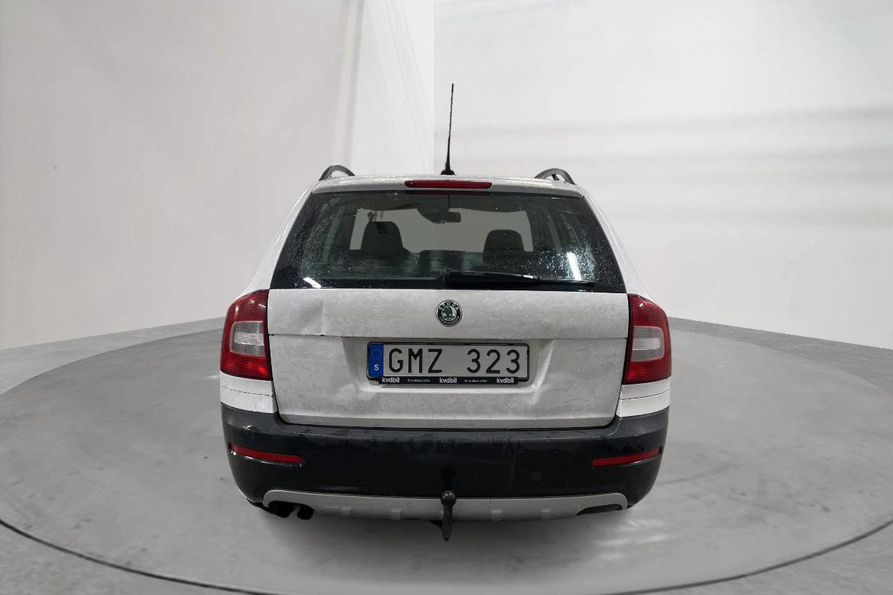 Skoda Octavia Scout II 2.0 TDI 4X4 (140hk) - 252 300 km - Manual - white - 2013