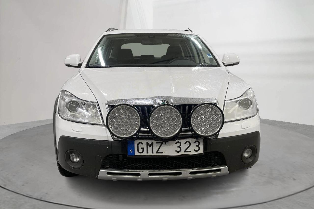 Skoda Octavia Scout II 2.0 TDI 4X4 (140hk) - 252 300 km - Manual - white - 2013