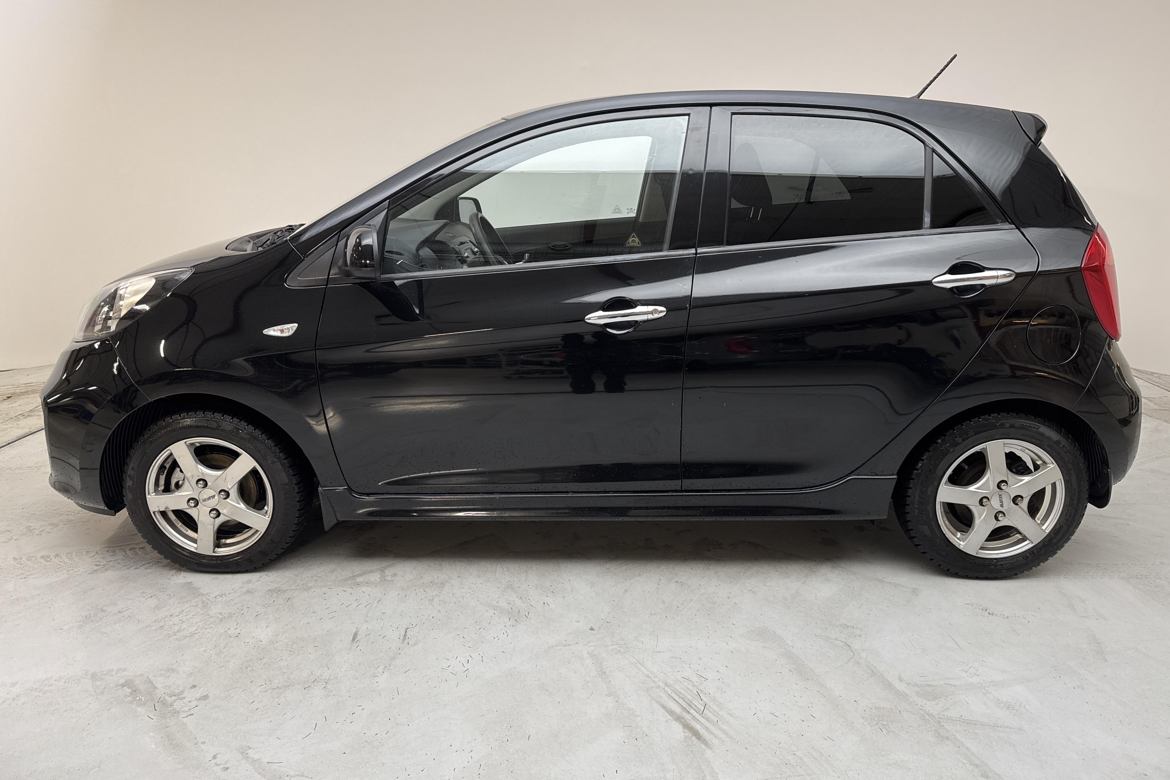 KIA Picanto 1.0 5dr (69hk) - 8 143 mil - Manuell - svart - 2015