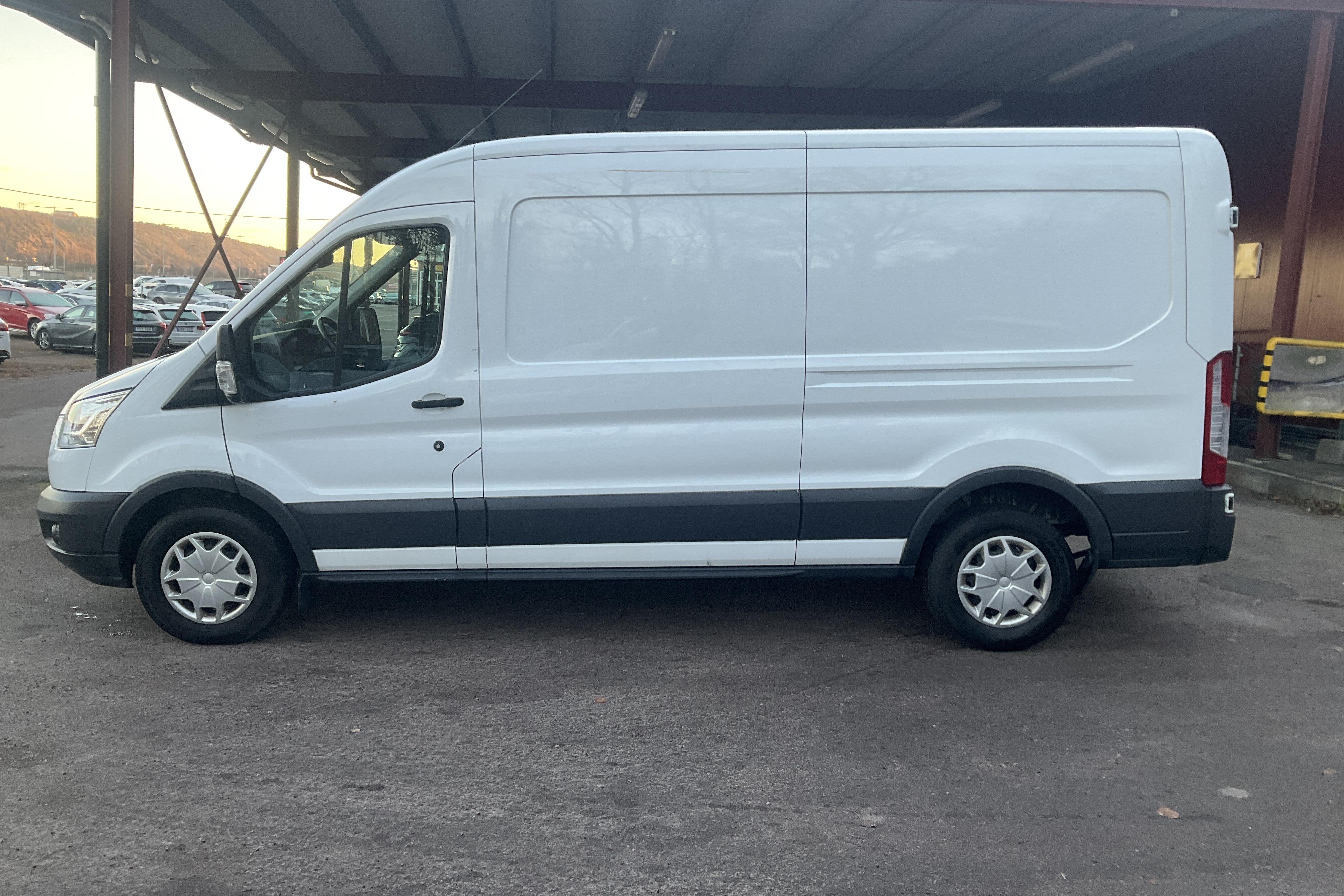 Ford Transit 350 2.0 TDCi 2WD Skåp (170hk) - 135 720 km - Automatic - white - 2019