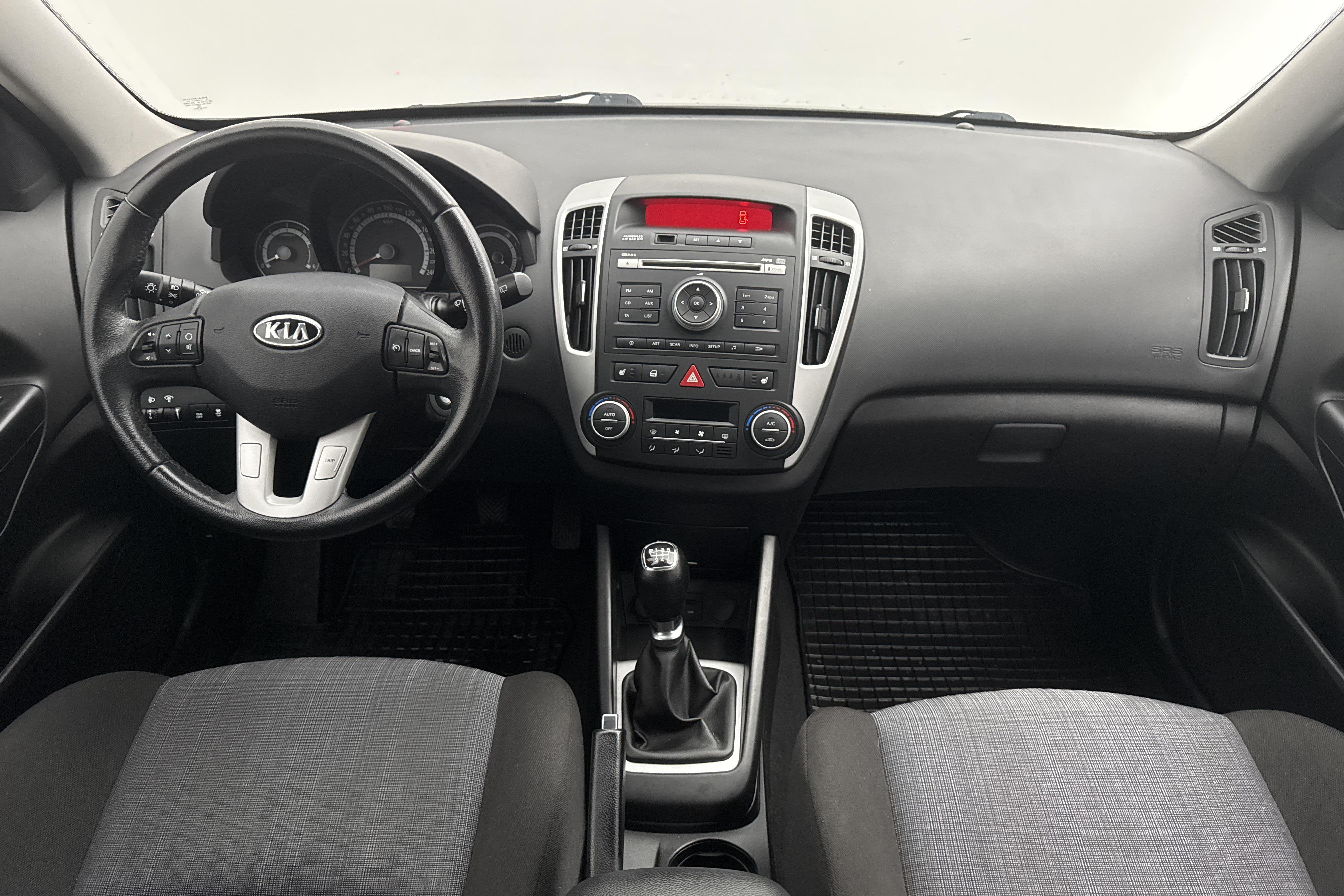 KIA Cee'd 1.6 CRDi SW (115hk) - 162 220 km - Manualna - czarny - 2010