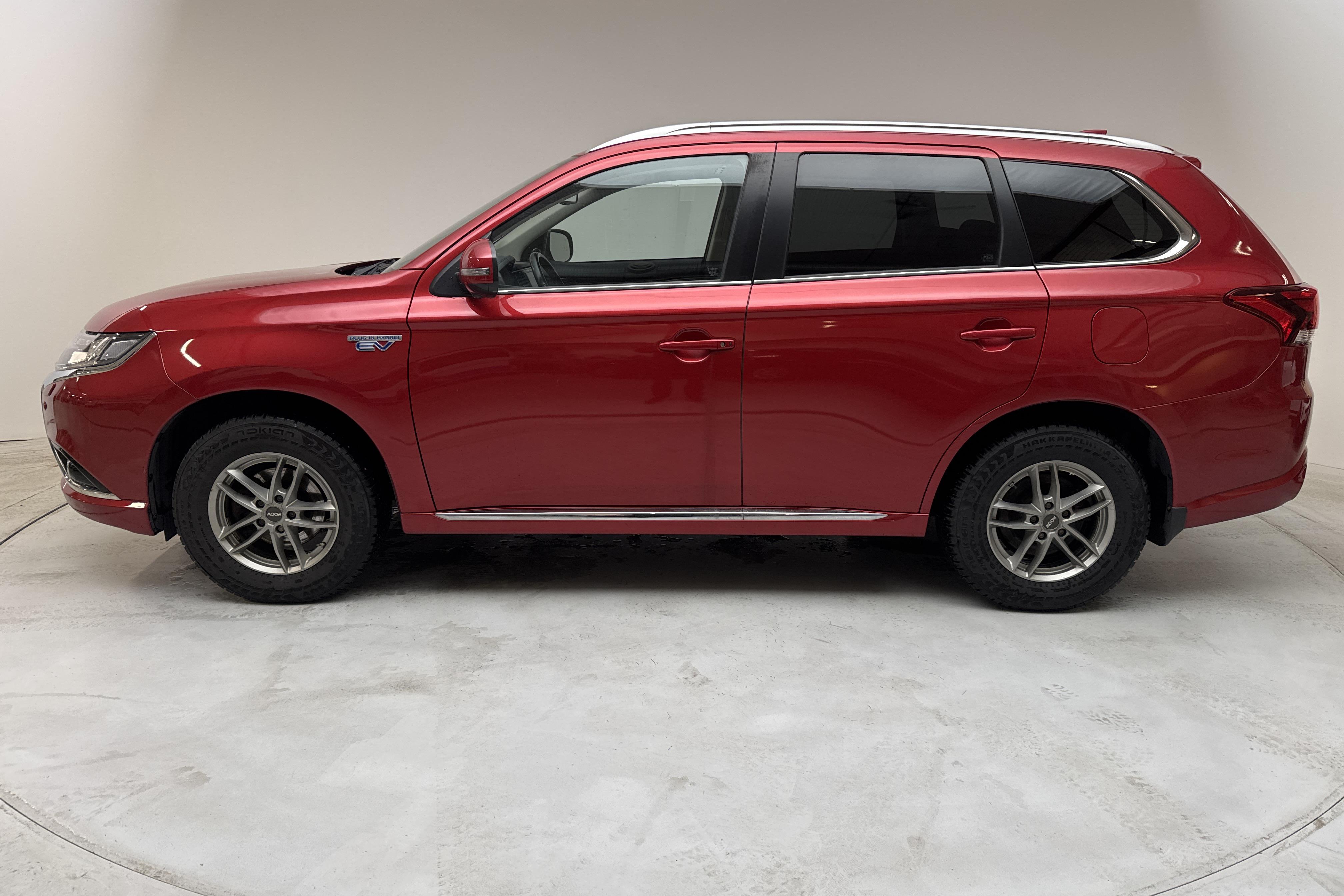 Mitsubishi Outlander 2.0 Plug-in Hybrid 4WD (121hk) - 11 316 mil - Automat - röd - 2017