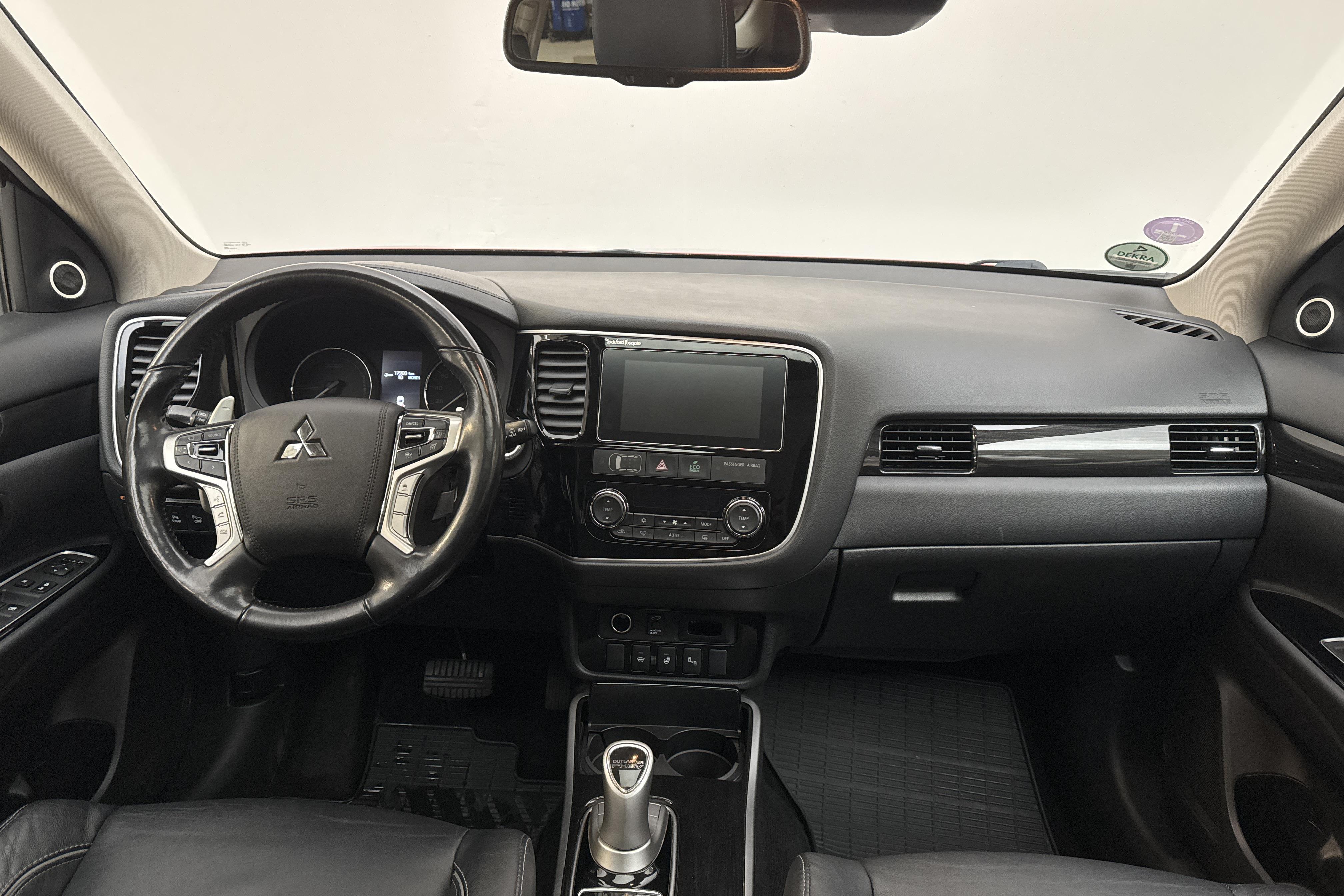 Mitsubishi Outlander 2.0 Plug-in Hybrid 4WD (121hk) - 11 316 mil - Automat - röd - 2017