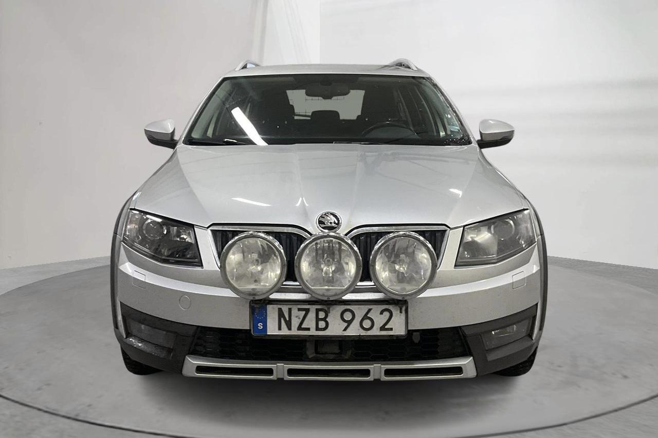 Skoda Octavia Scout II 2.0 TDI 4X4 (150hk) - 20 044 mil - Manuell - silver - 2016