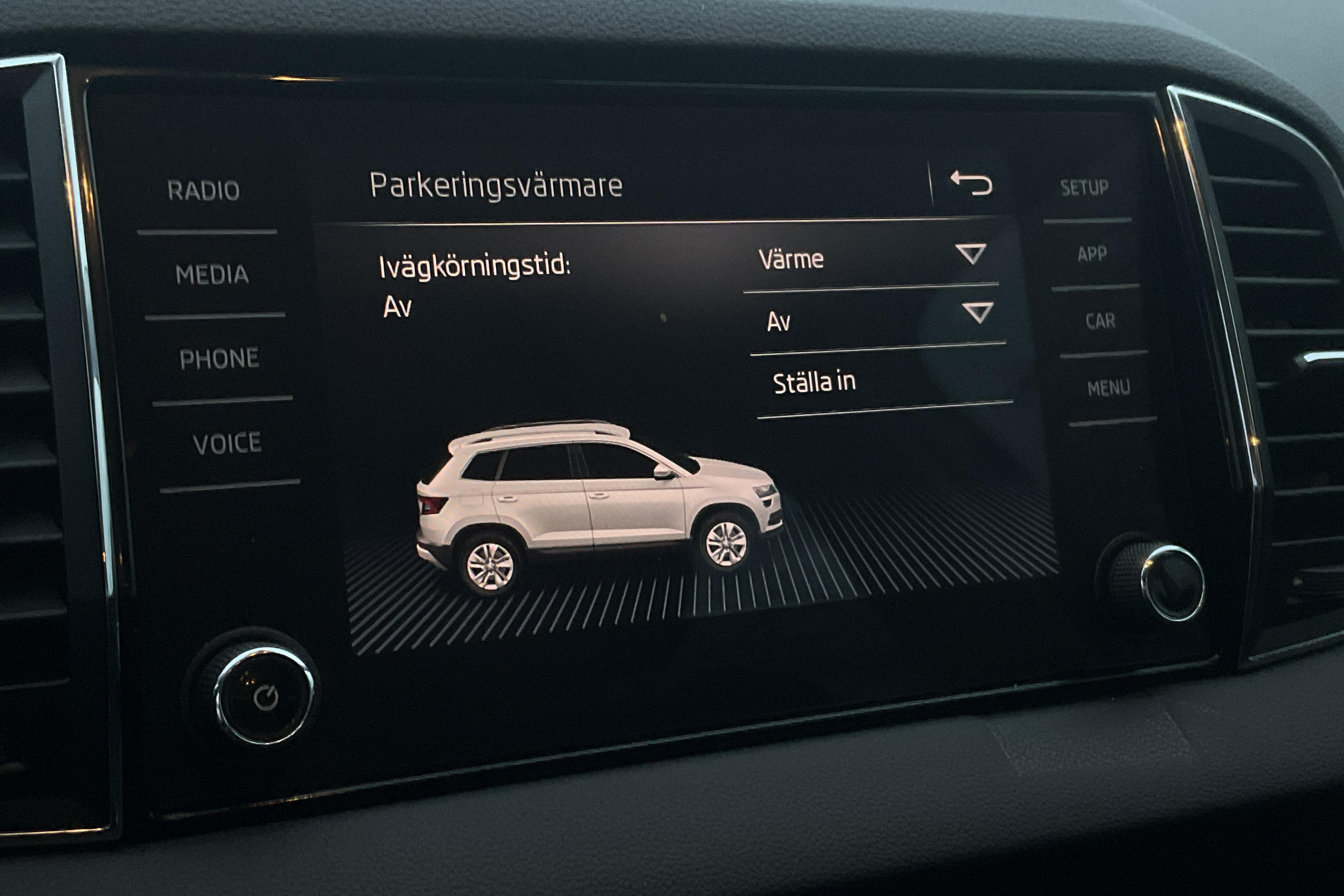 Skoda Karoq 2.0 TDI 4X4 (150hk) - 60 860 km - Manuaalinen - valkoinen - 2019