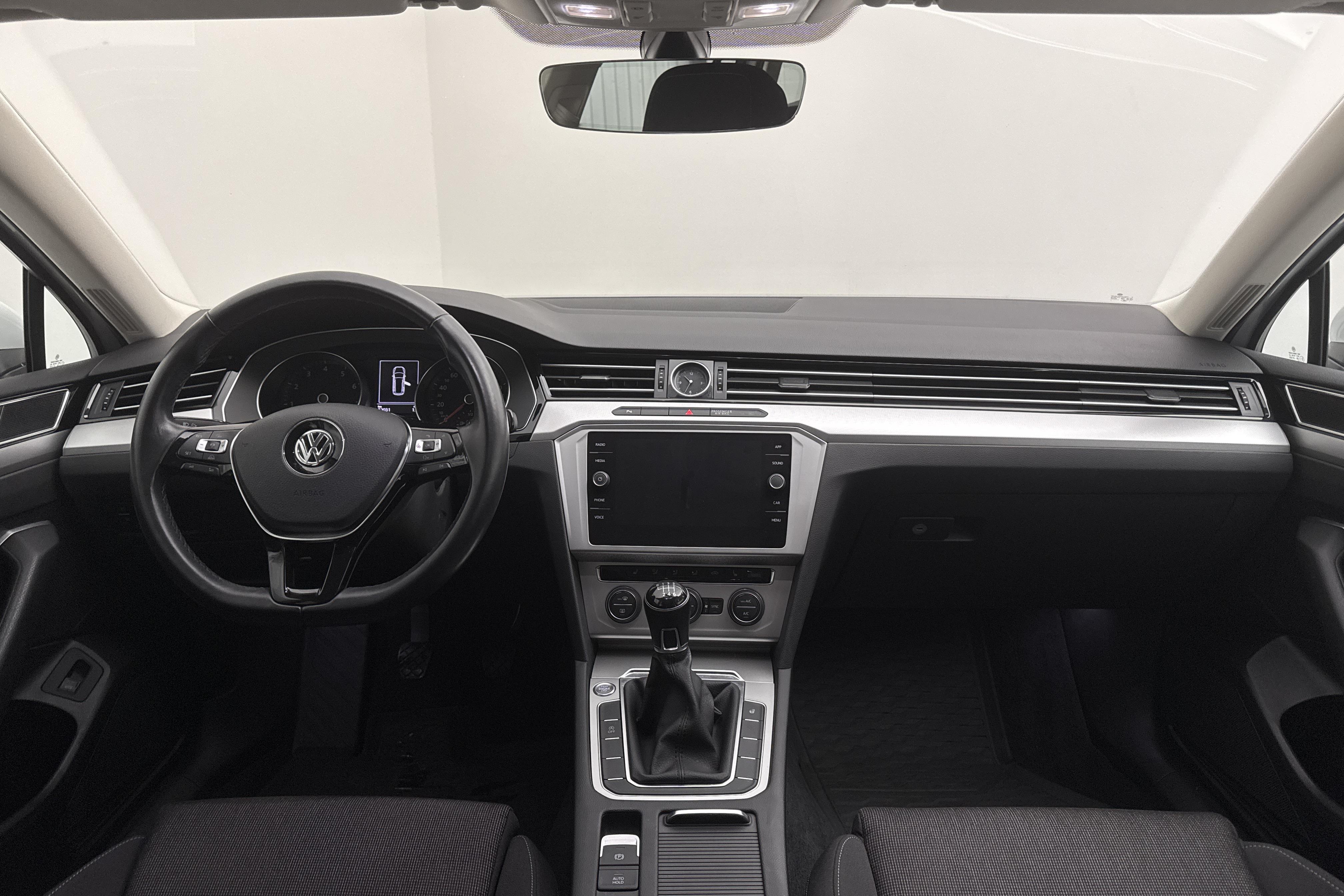 VW Passat 1.4 TSI Sportscombi (150hk) - 82 030 km - Manual - white - 2018