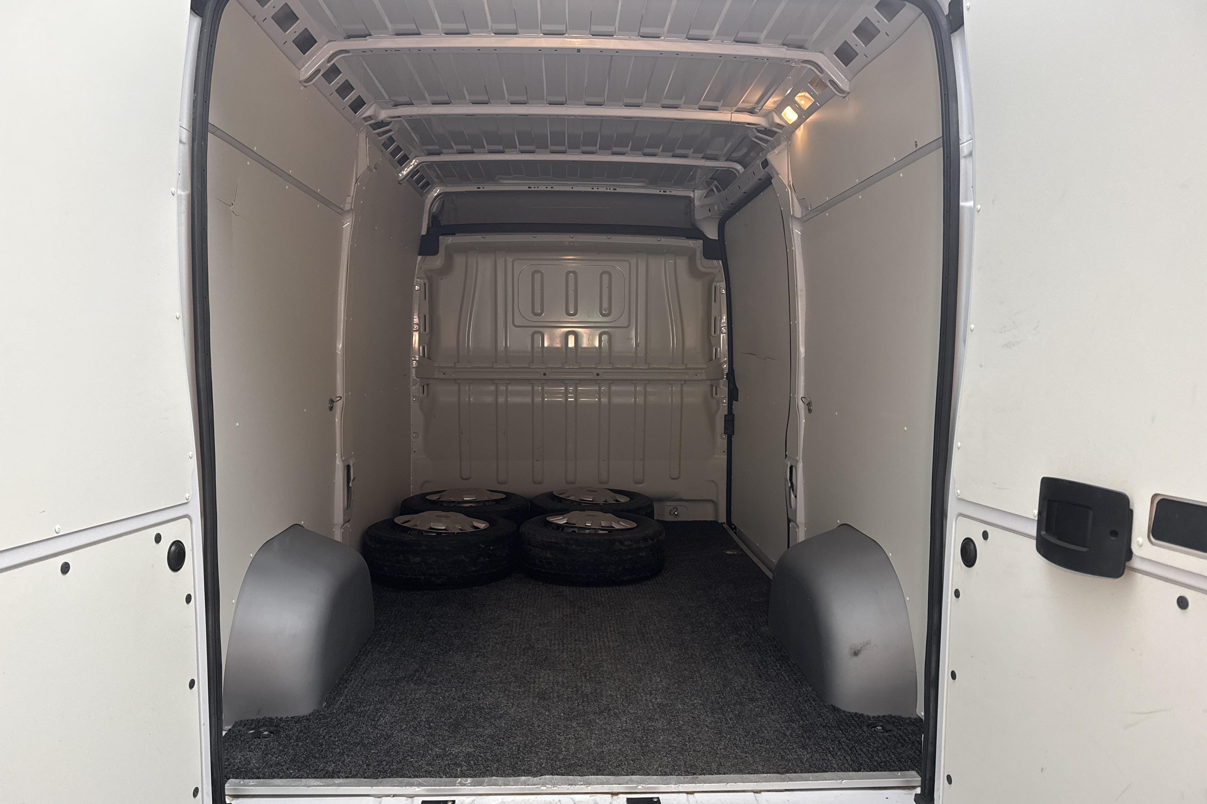 Fiat Ducato 35 2.3 Multijet Skåp (150hk) - 60 060 km - Manuaalinen - valkoinen - 2020