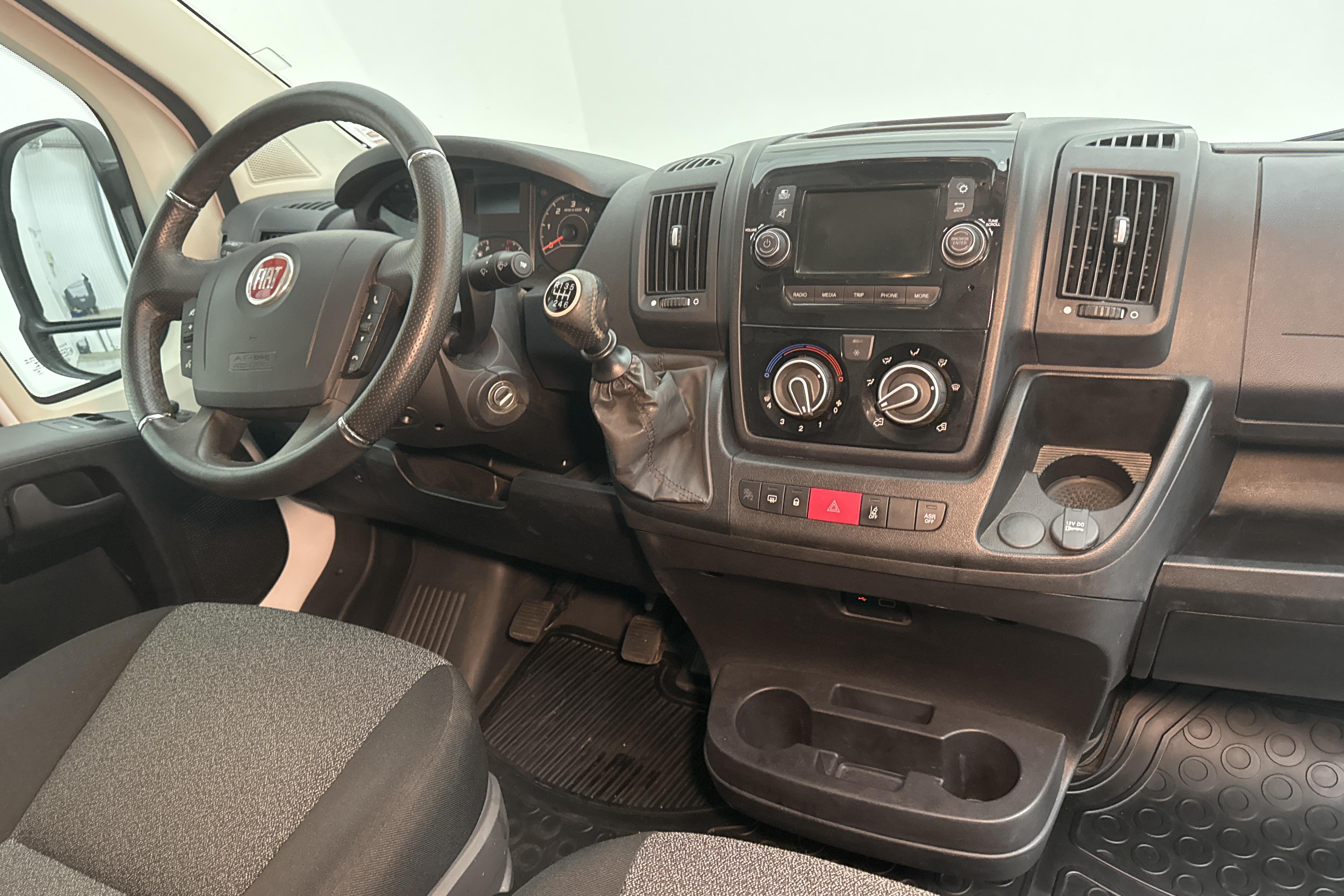 Fiat Ducato 35 2.3 Multijet Skåp (150hk) - 60 060 km - Manuaalinen - valkoinen - 2020